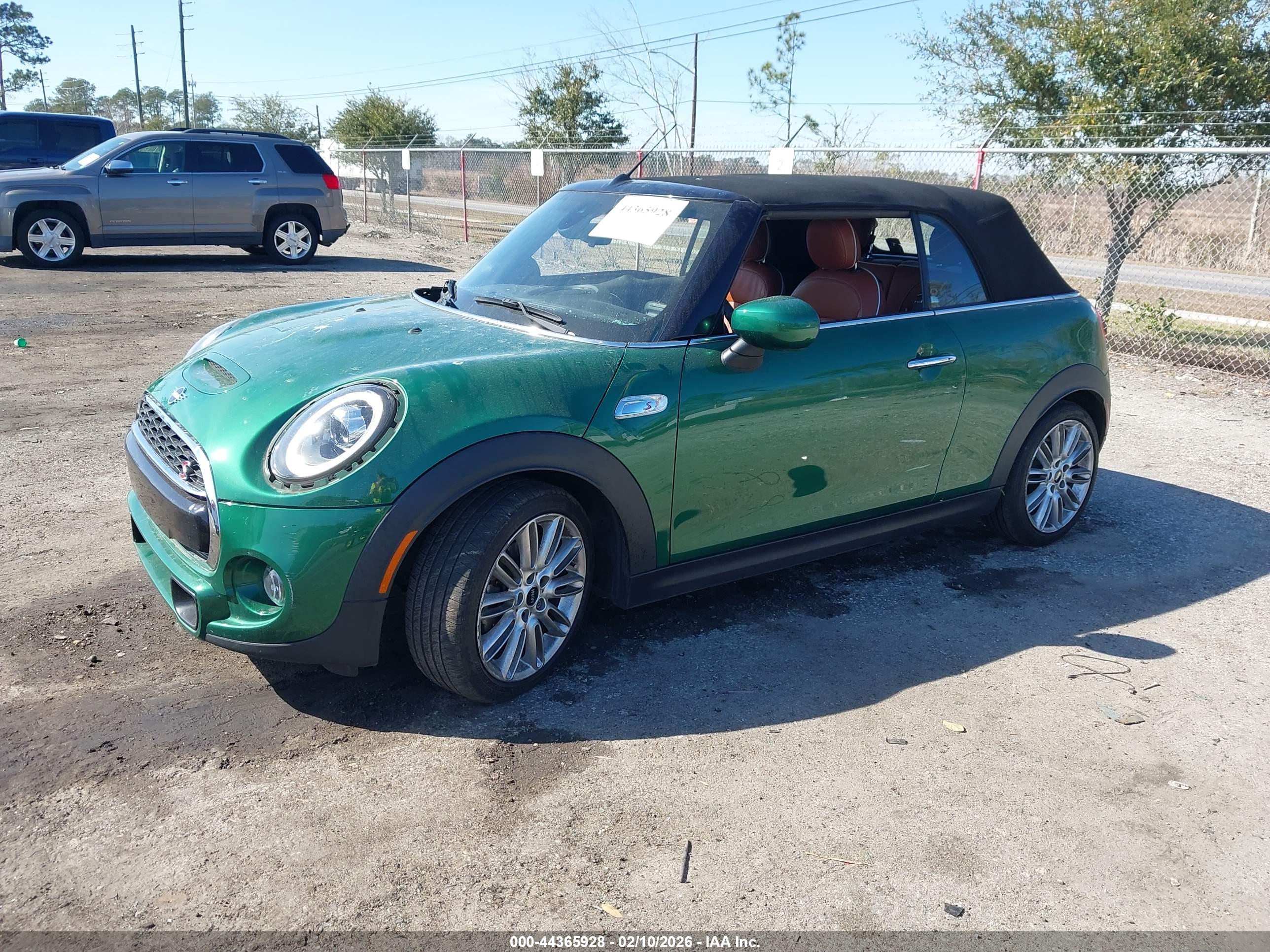 MINI CONVERTIBLE image 2
