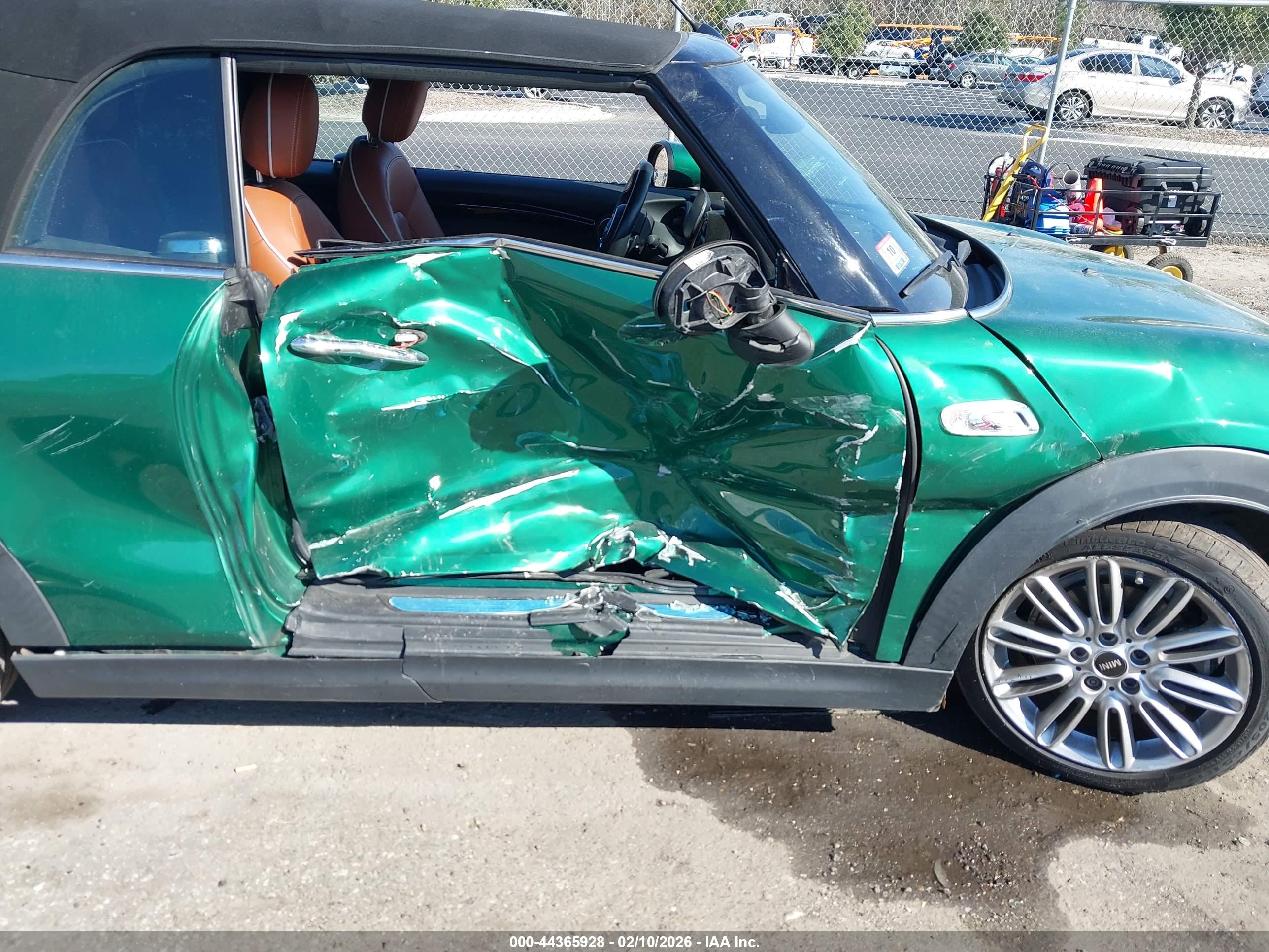 MINI CONVERTIBLE image 6