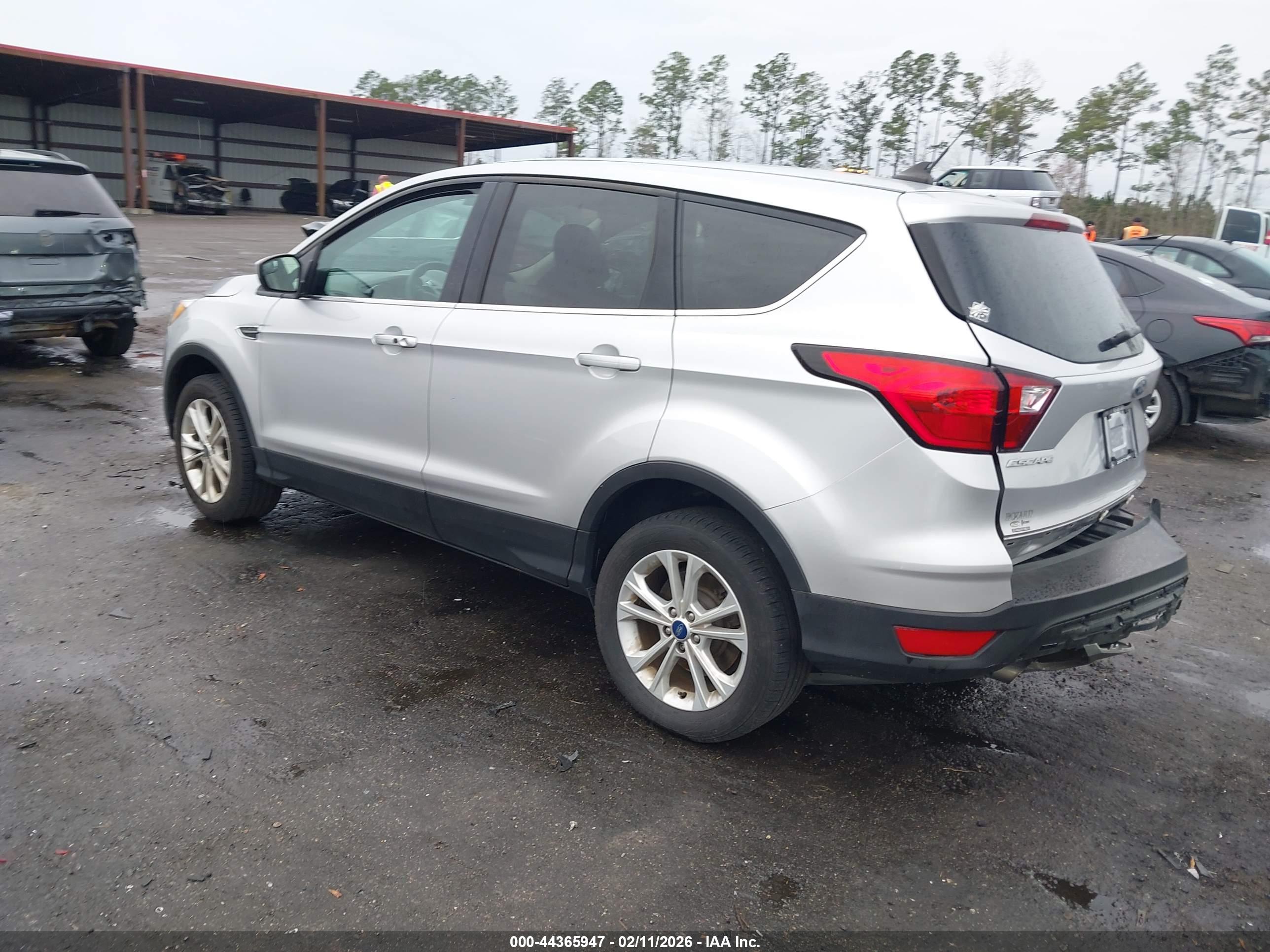 FORD ESCAPE image 3