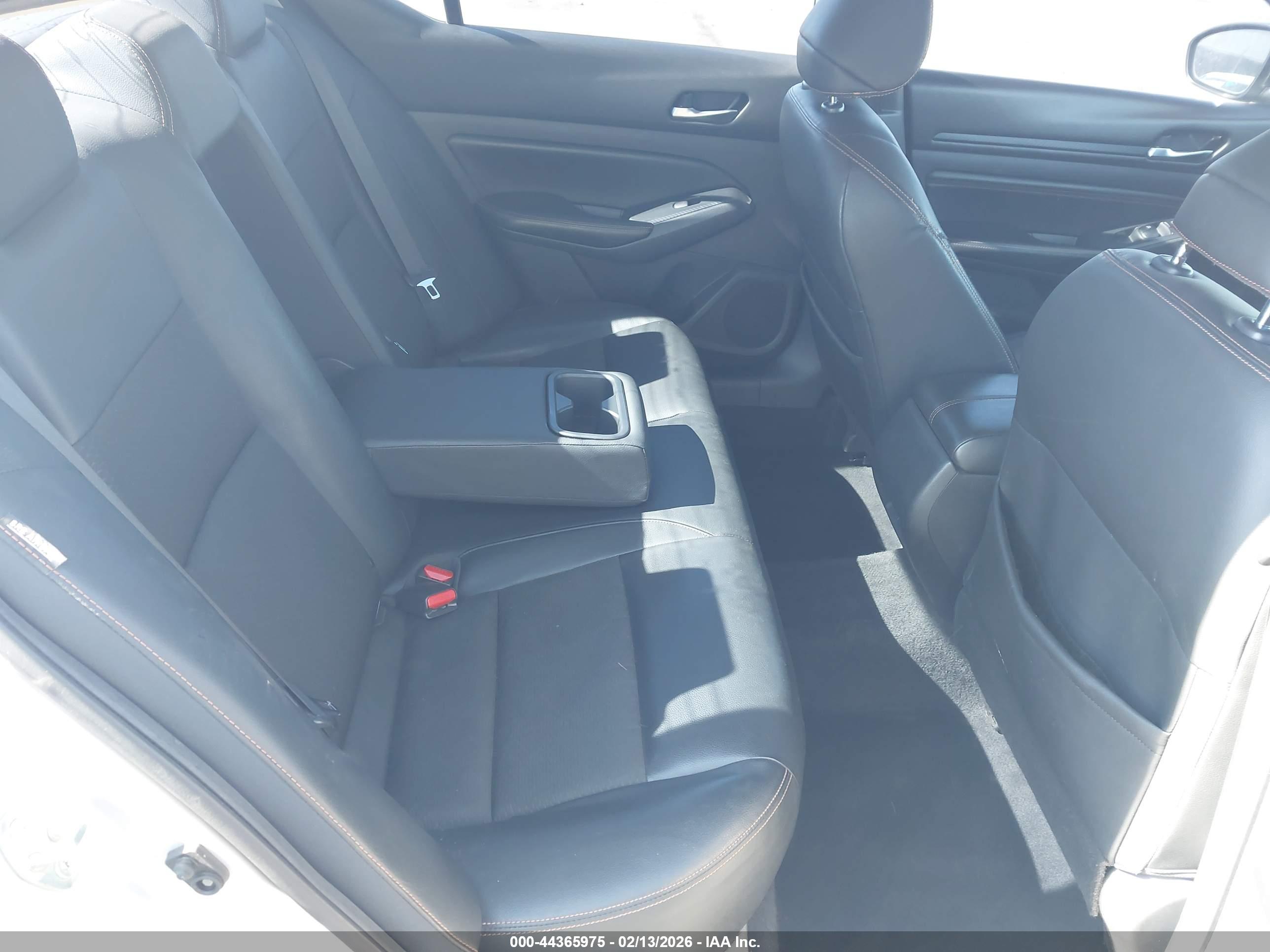 NISSAN ALTIMA image 8