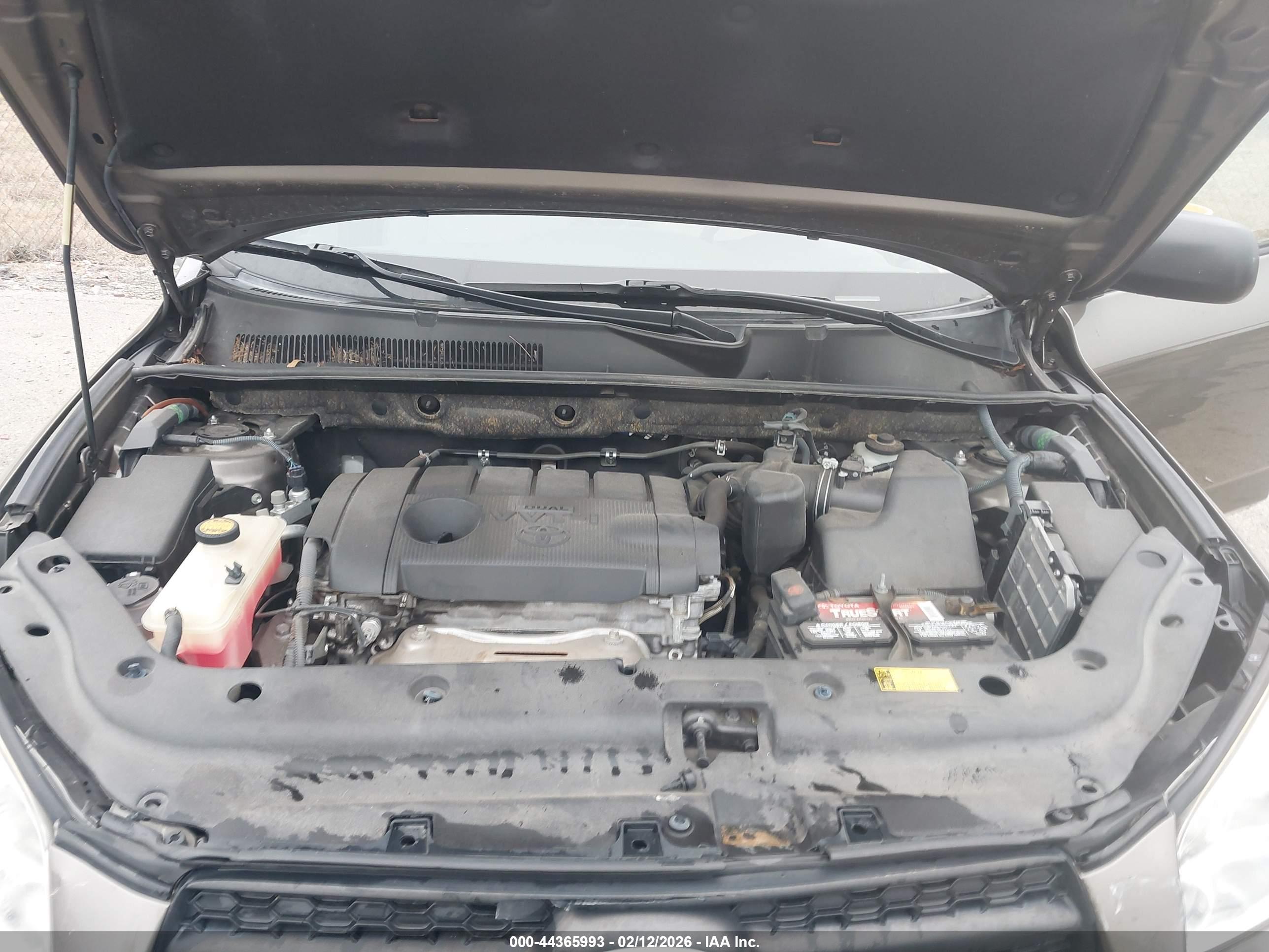 TOYOTA RAV4 image 10
