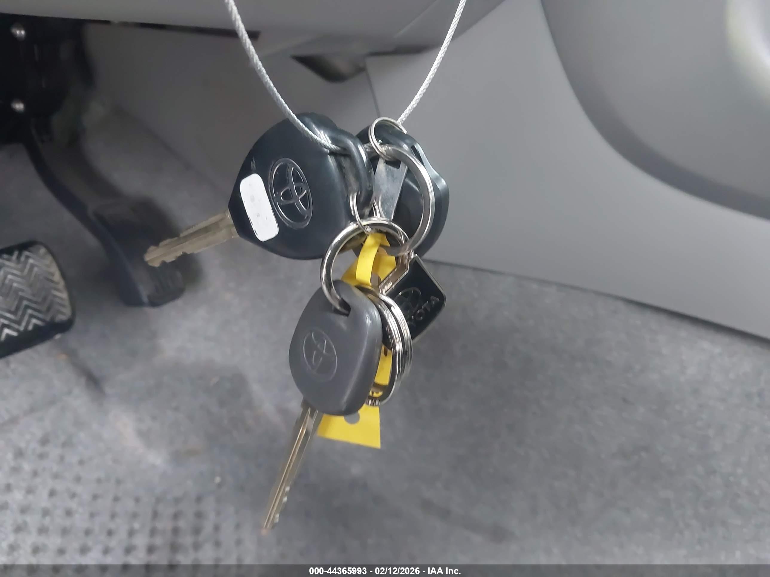 TOYOTA RAV4 image 11