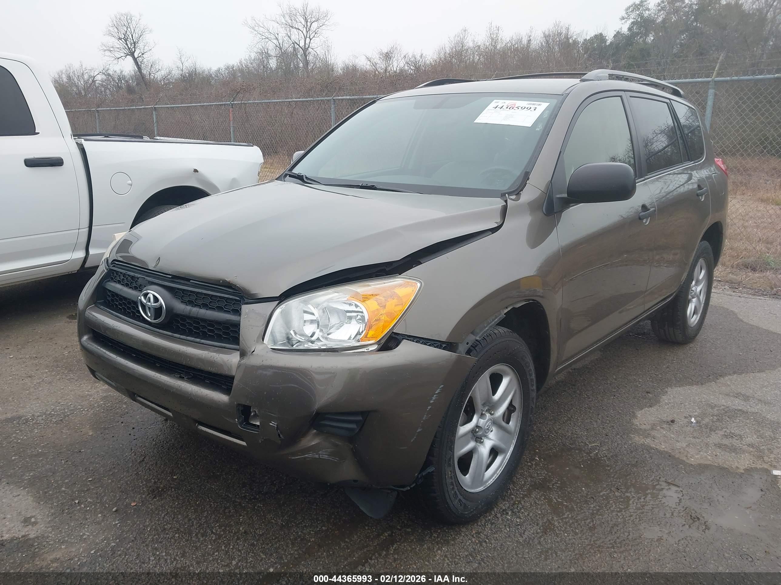 TOYOTA RAV4 image 2
