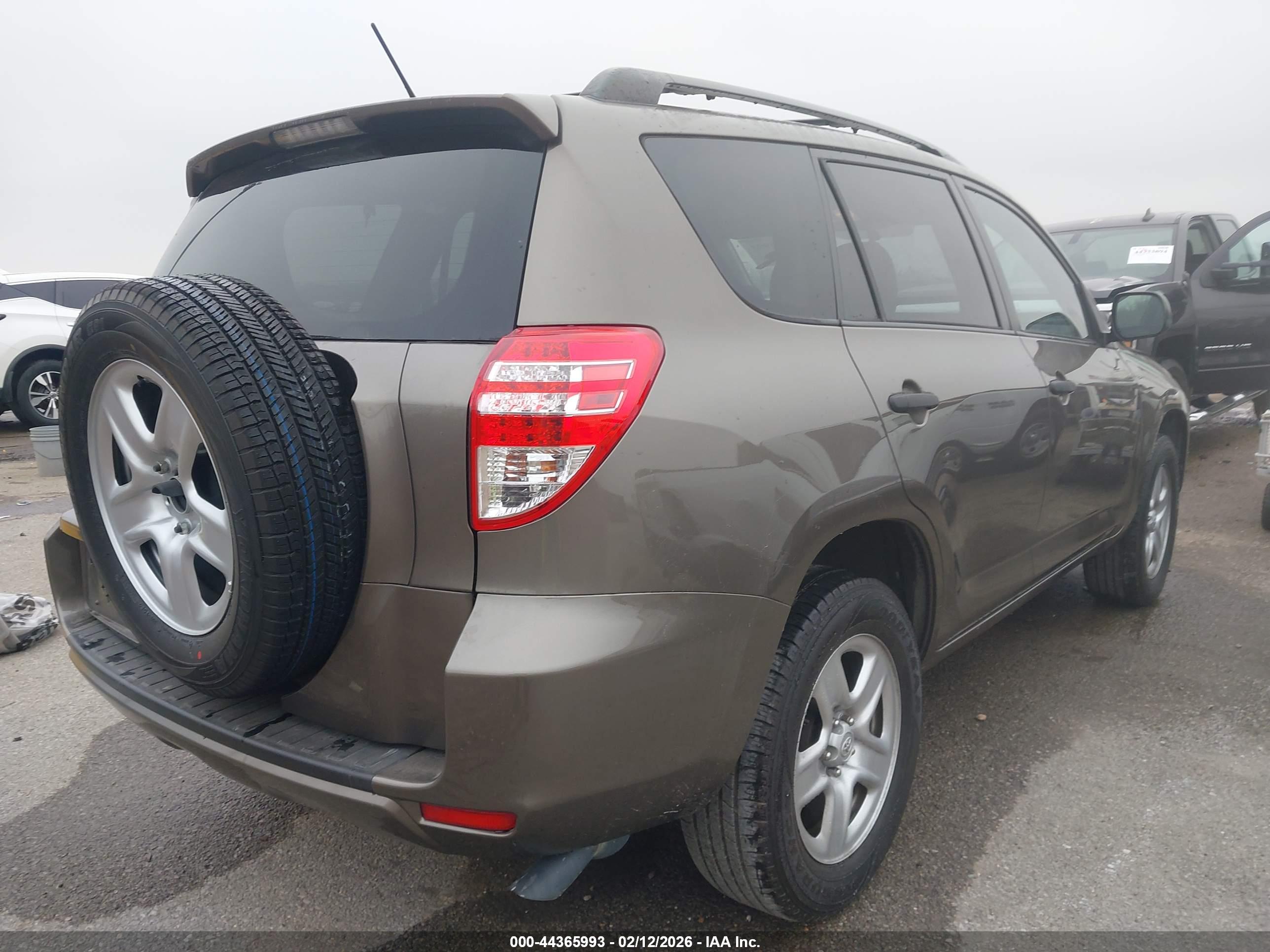 TOYOTA RAV4 image 4
