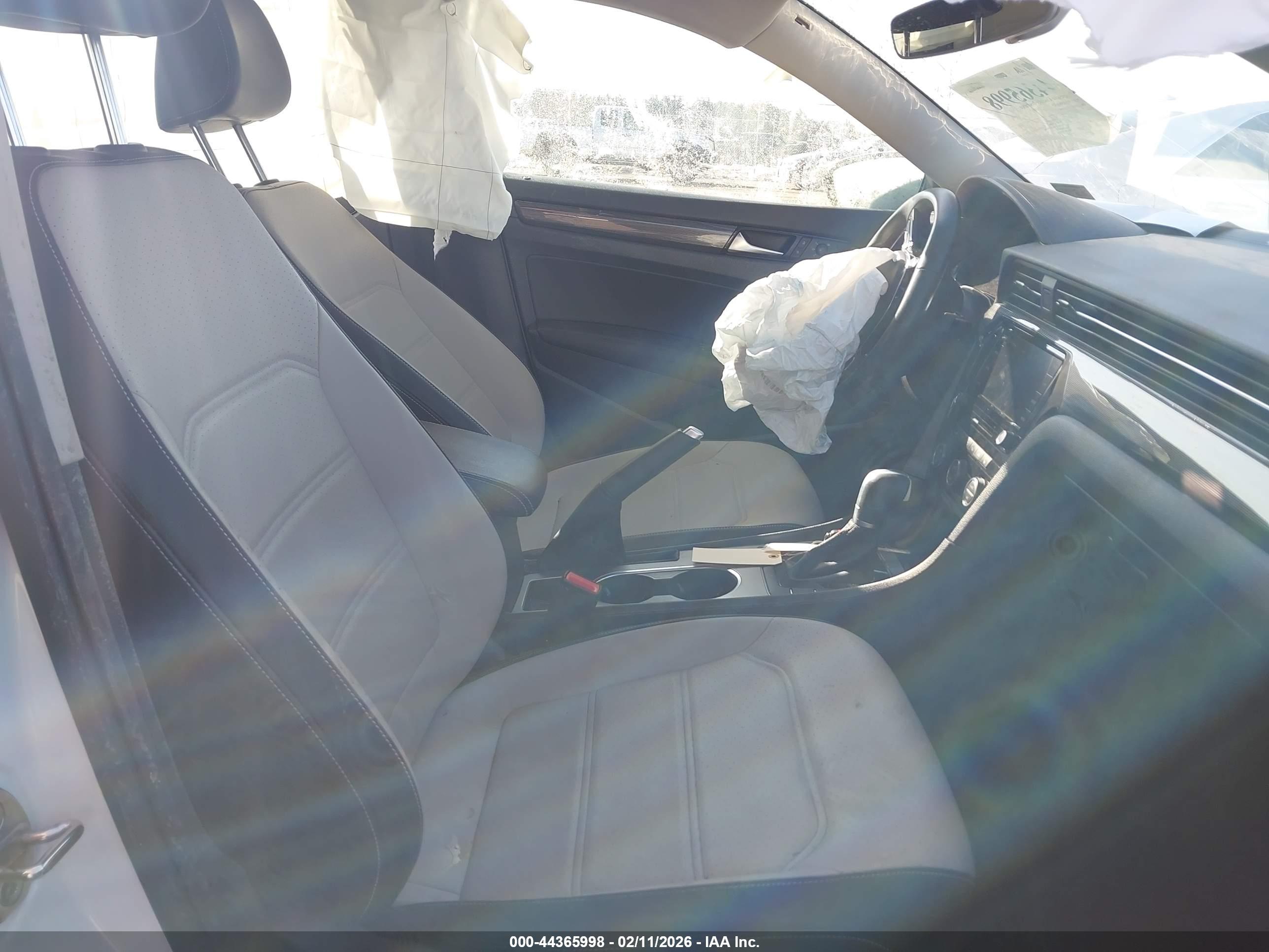 VOLKSWAGEN PASSAT image 5