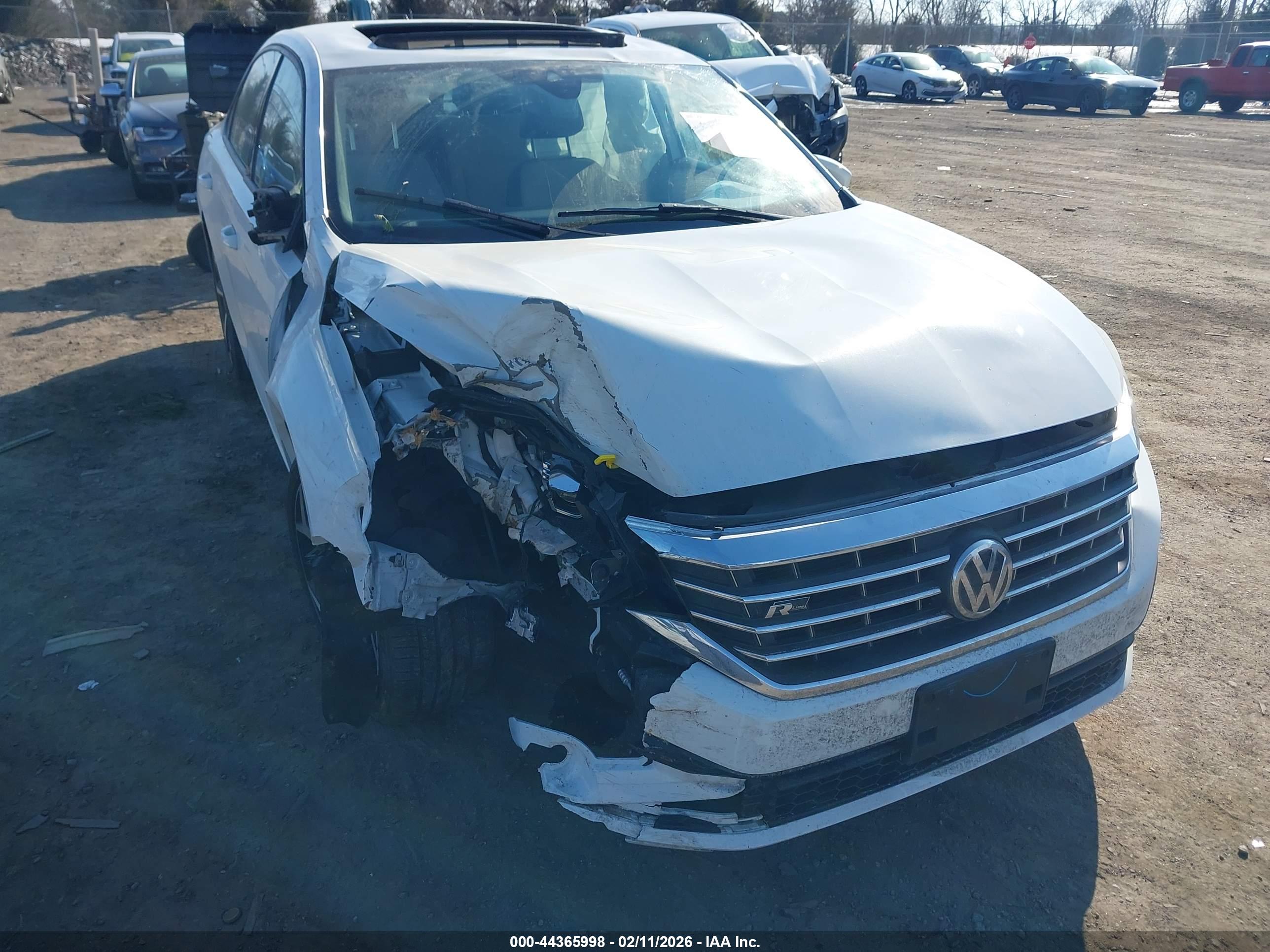 VOLKSWAGEN PASSAT image 6