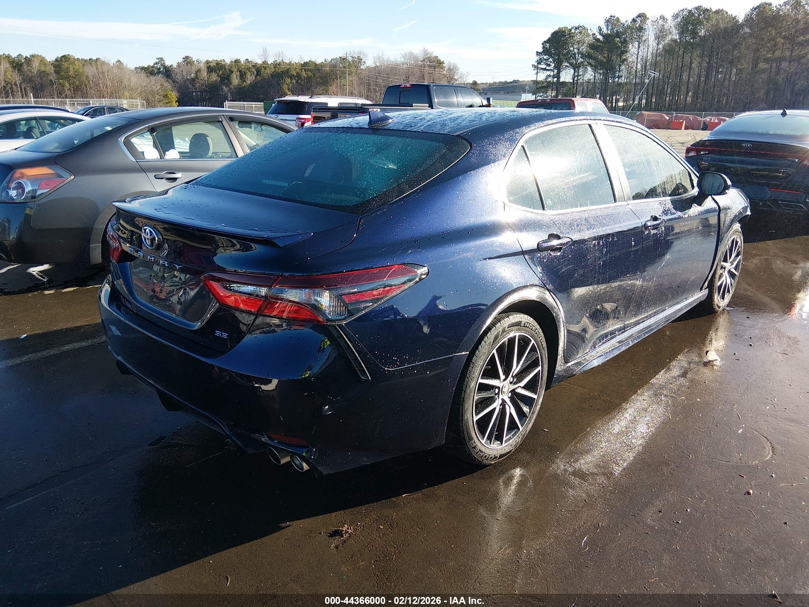 TOYOTA CAMRY image 4