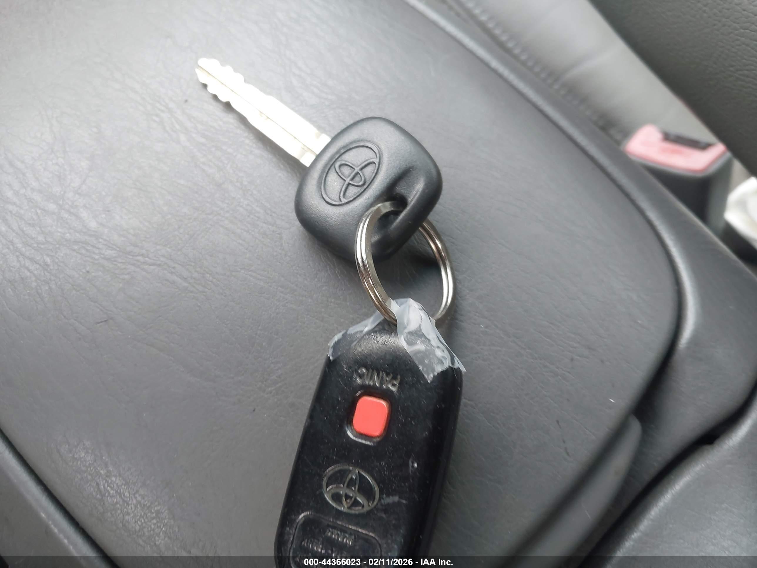 TOYOTA SEQUOIA image 11