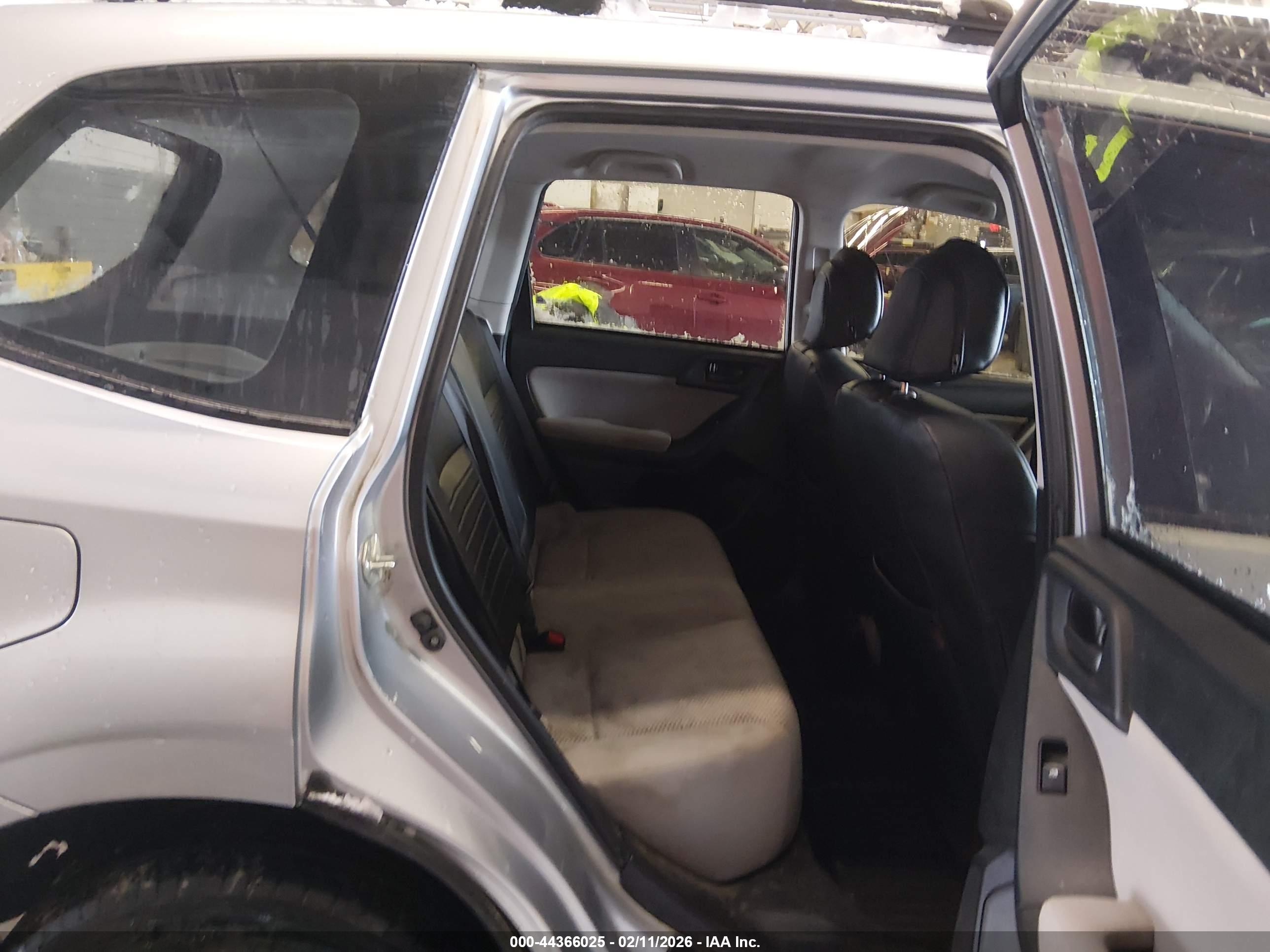 SUBARU FORESTER image 8