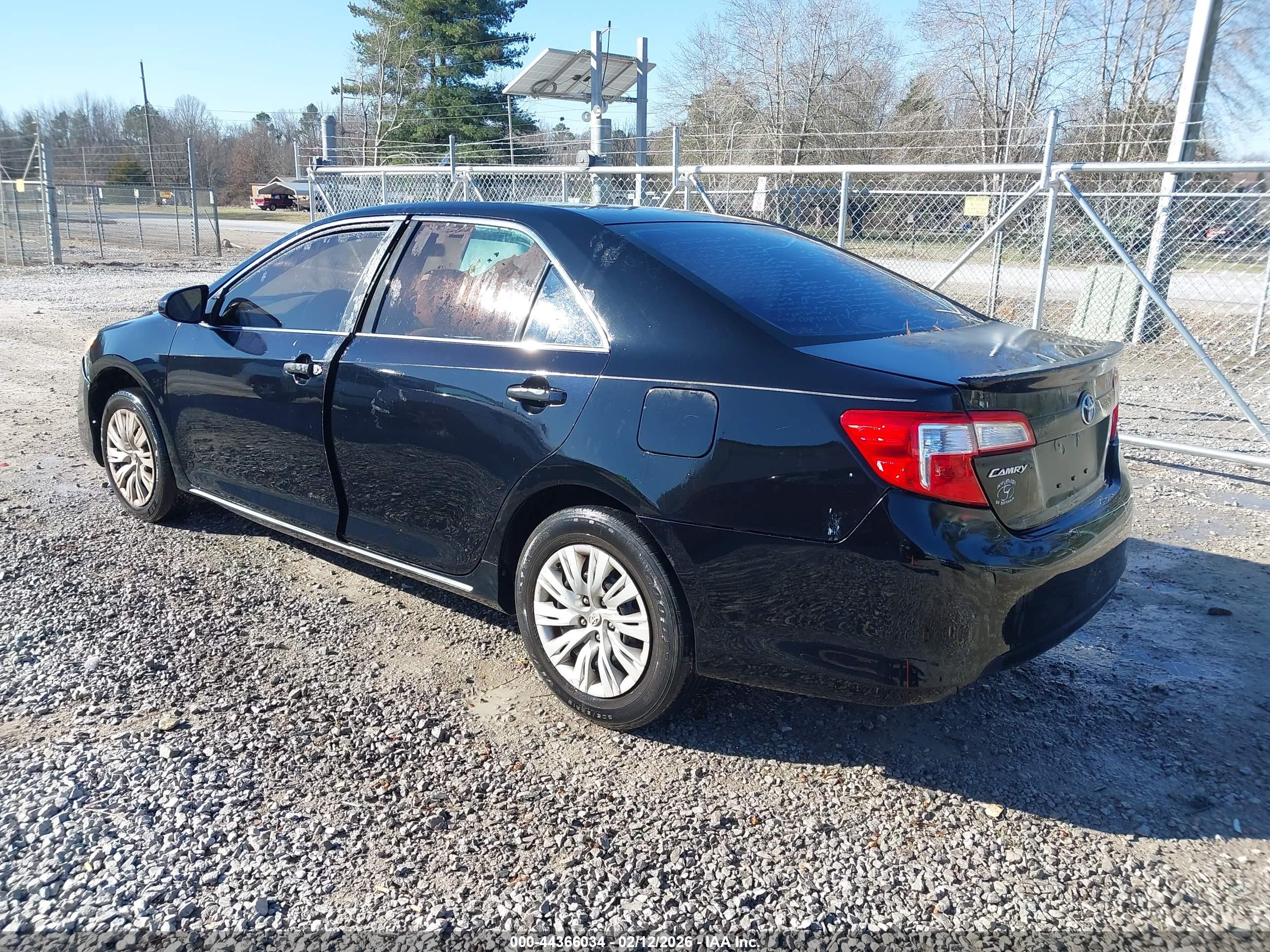 TOYOTA CAMRY image 3