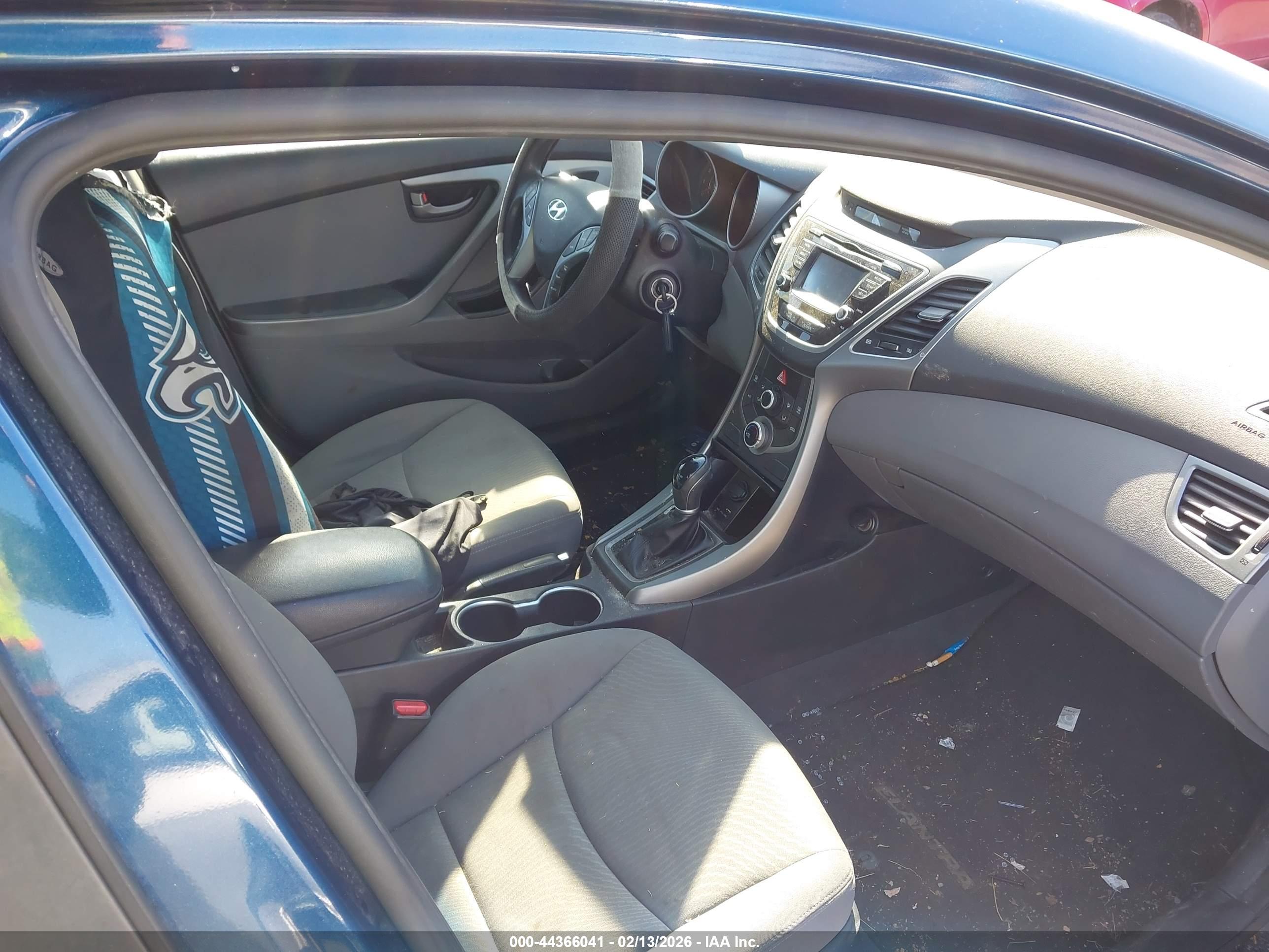 HYUNDAI ELANTRA image 5
