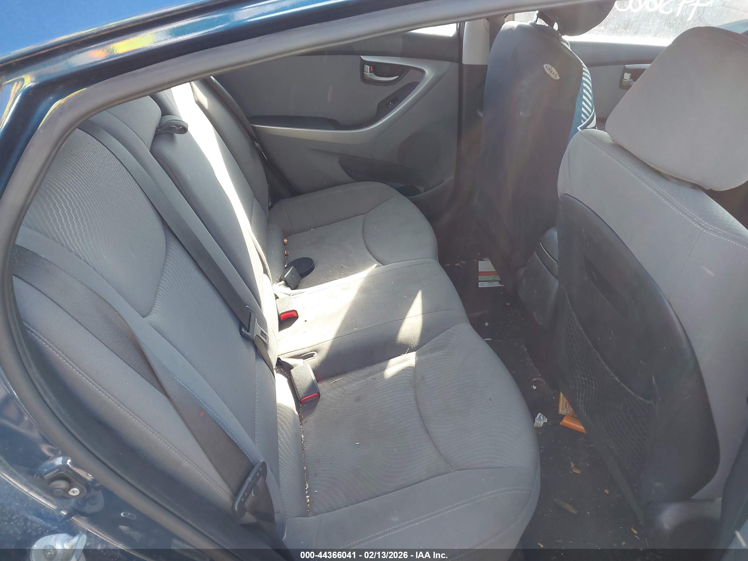 HYUNDAI ELANTRA image 8