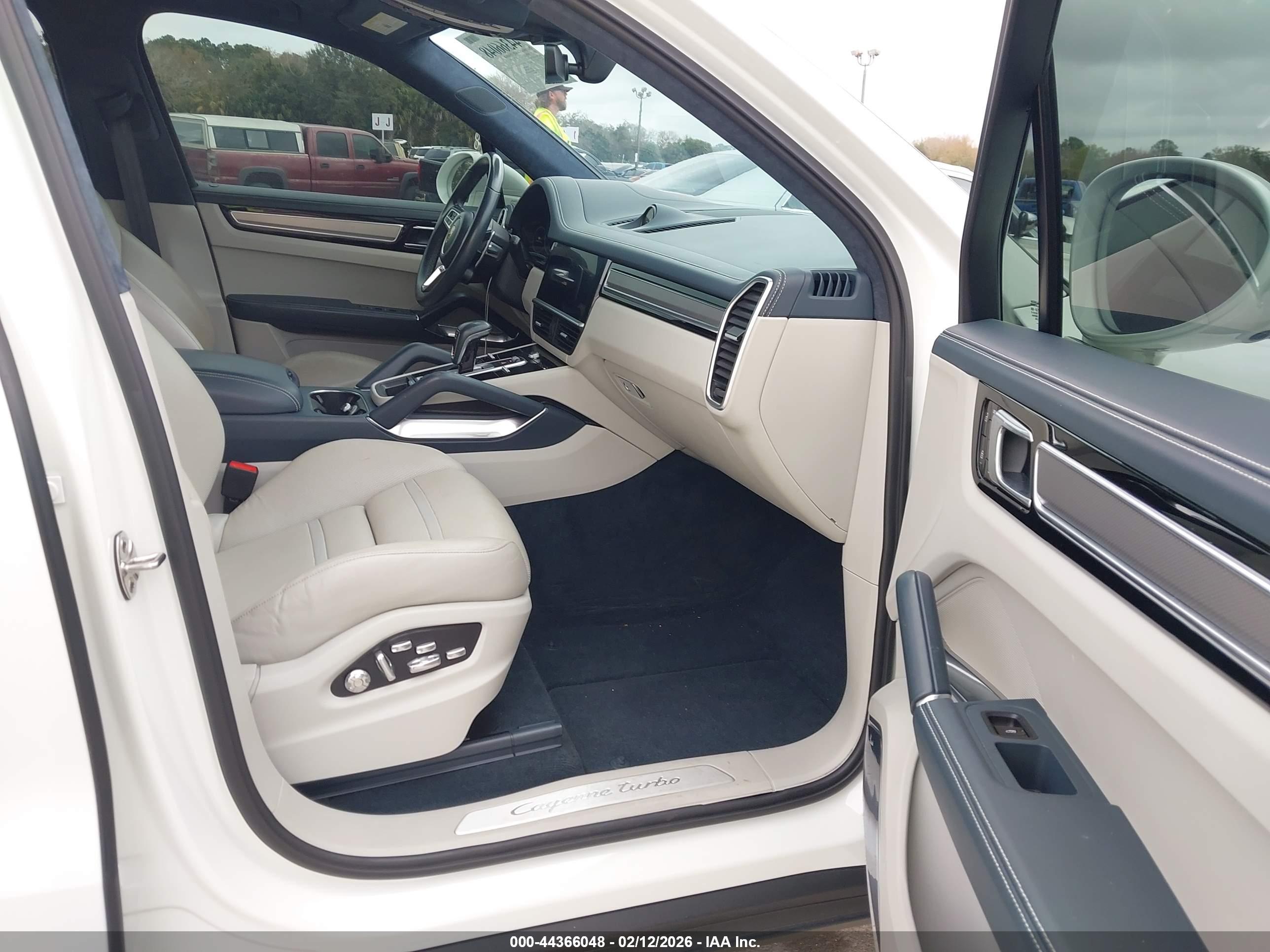 PORSCHE CAYENNE image 5