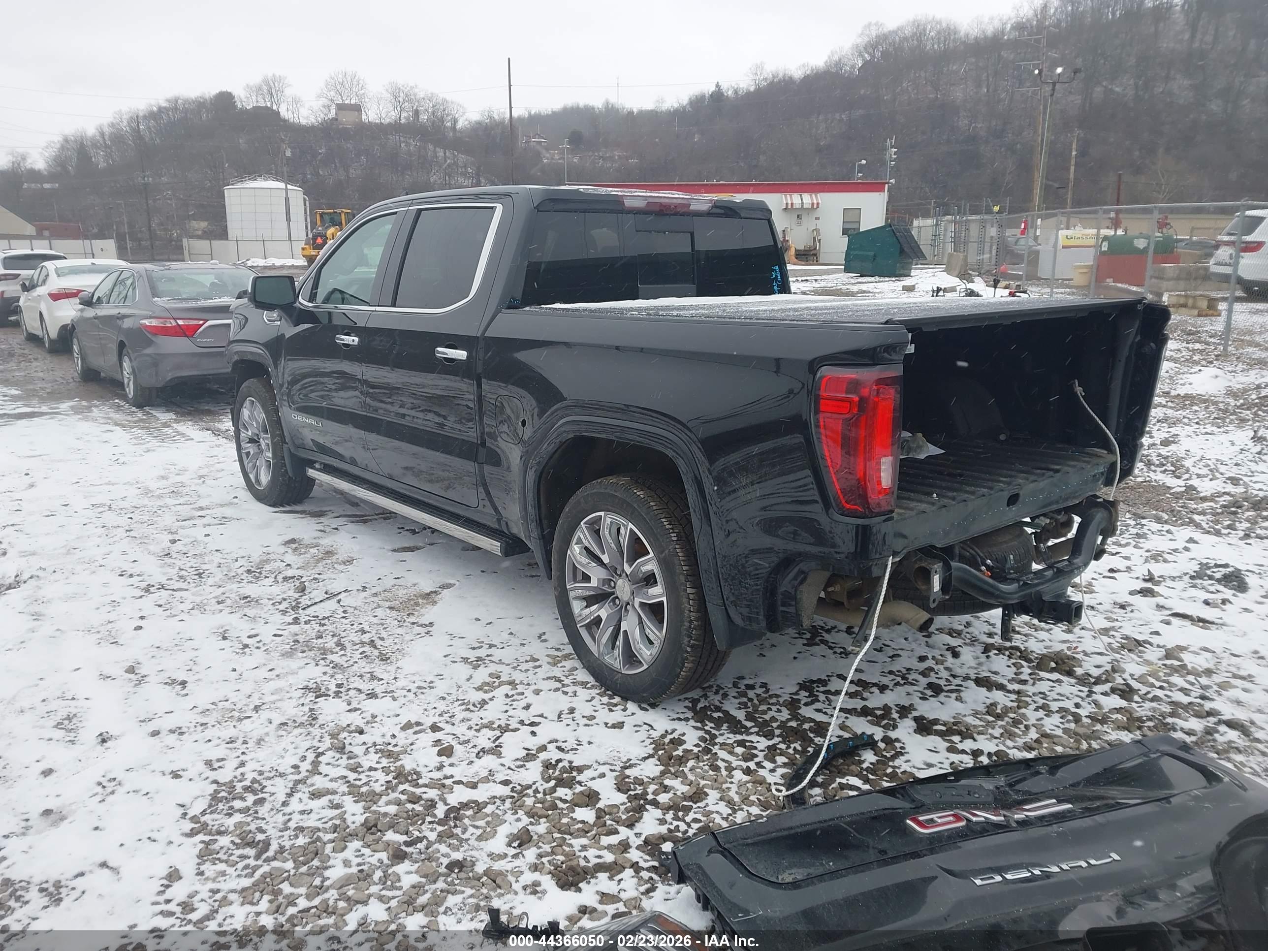 GMC SIERRA image 3