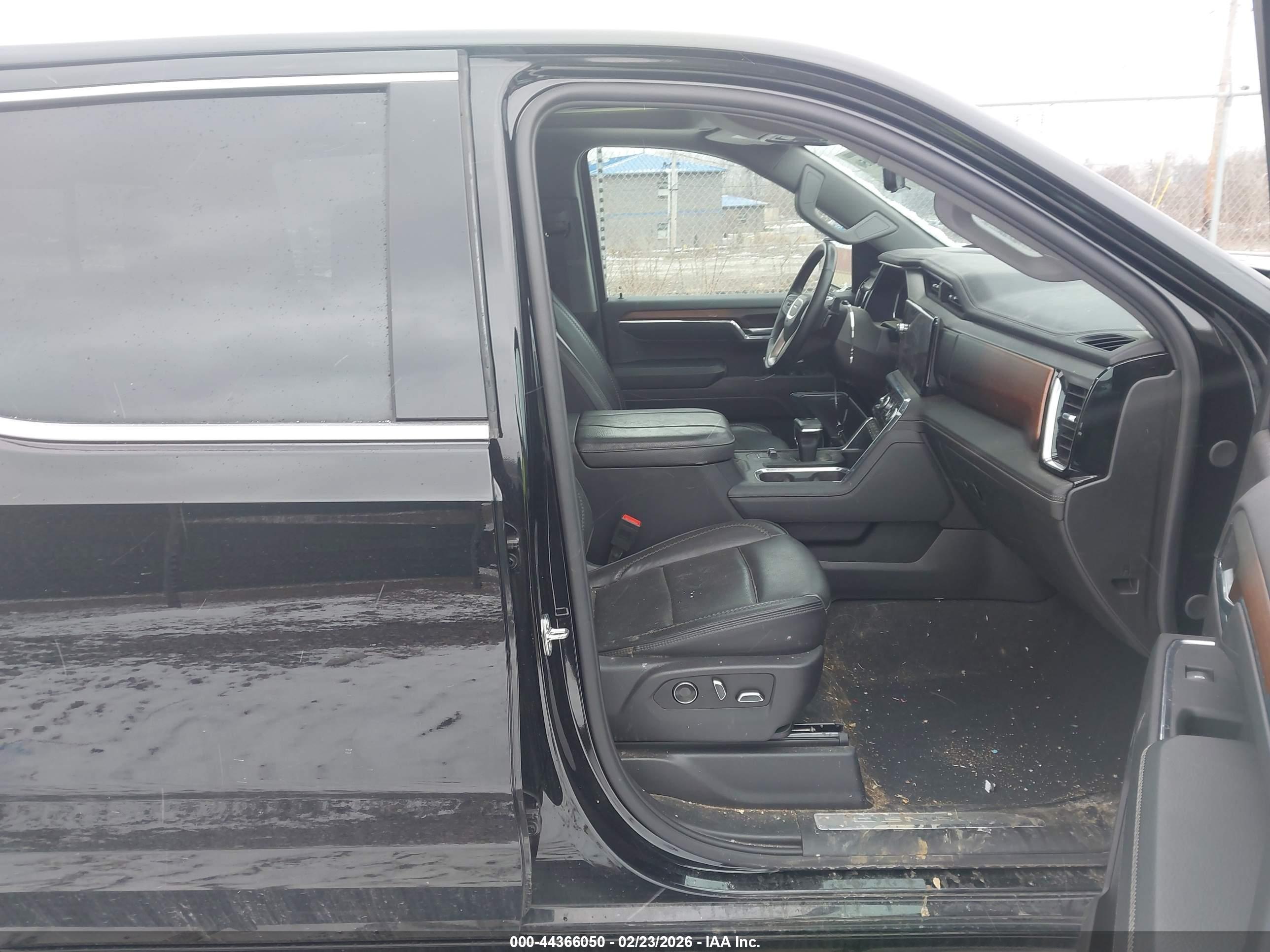 GMC SIERRA image 5