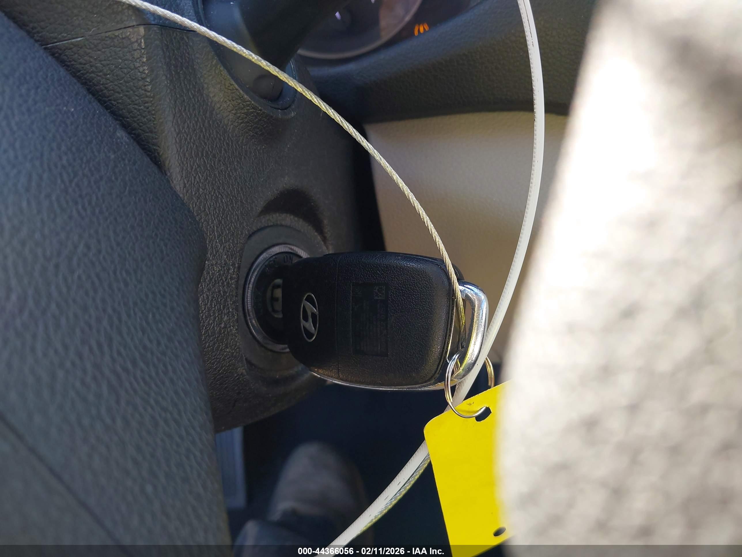 HYUNDAI TUCSON image 11