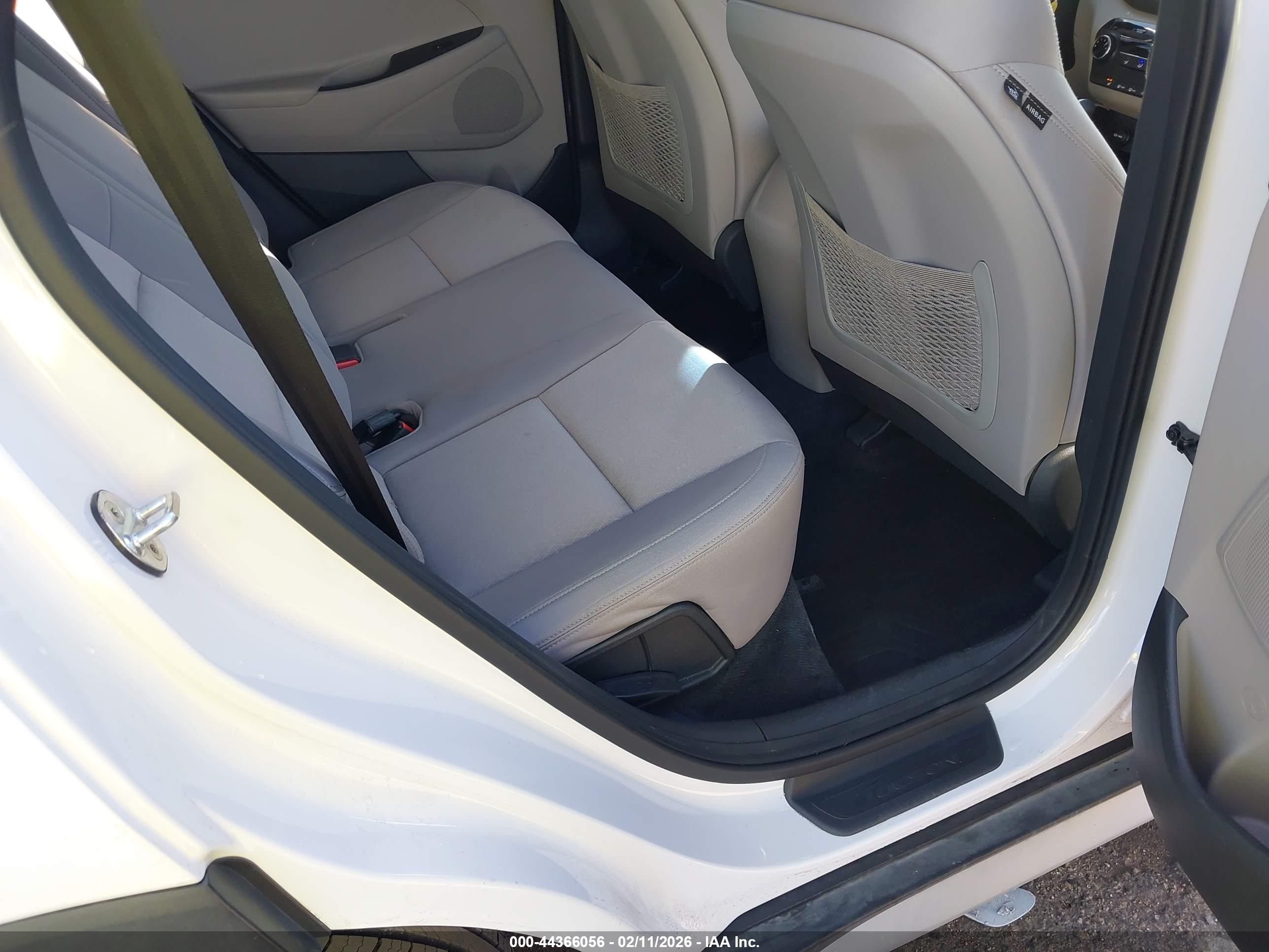 HYUNDAI TUCSON image 8