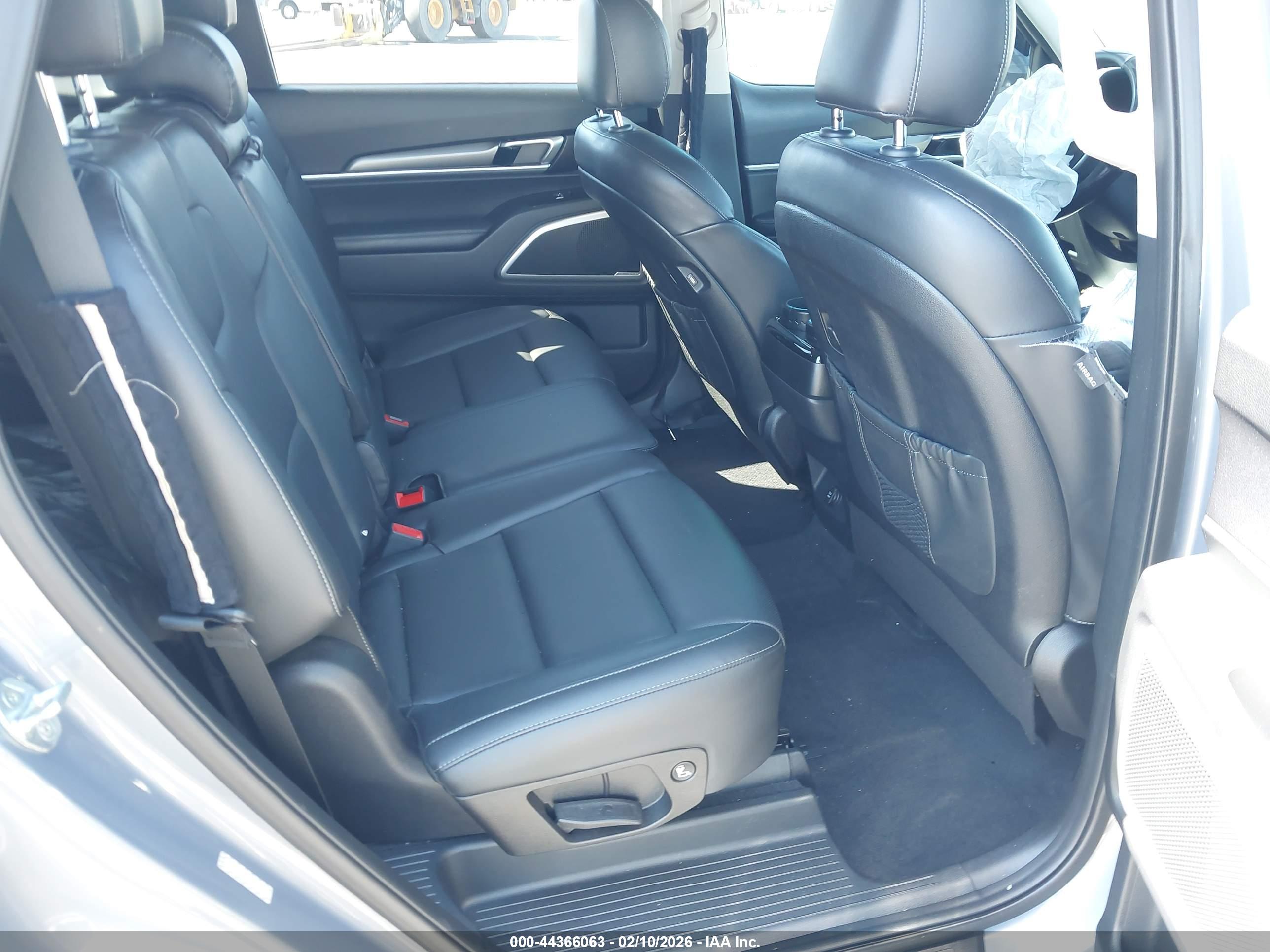 KIA TELLURIDE image 8