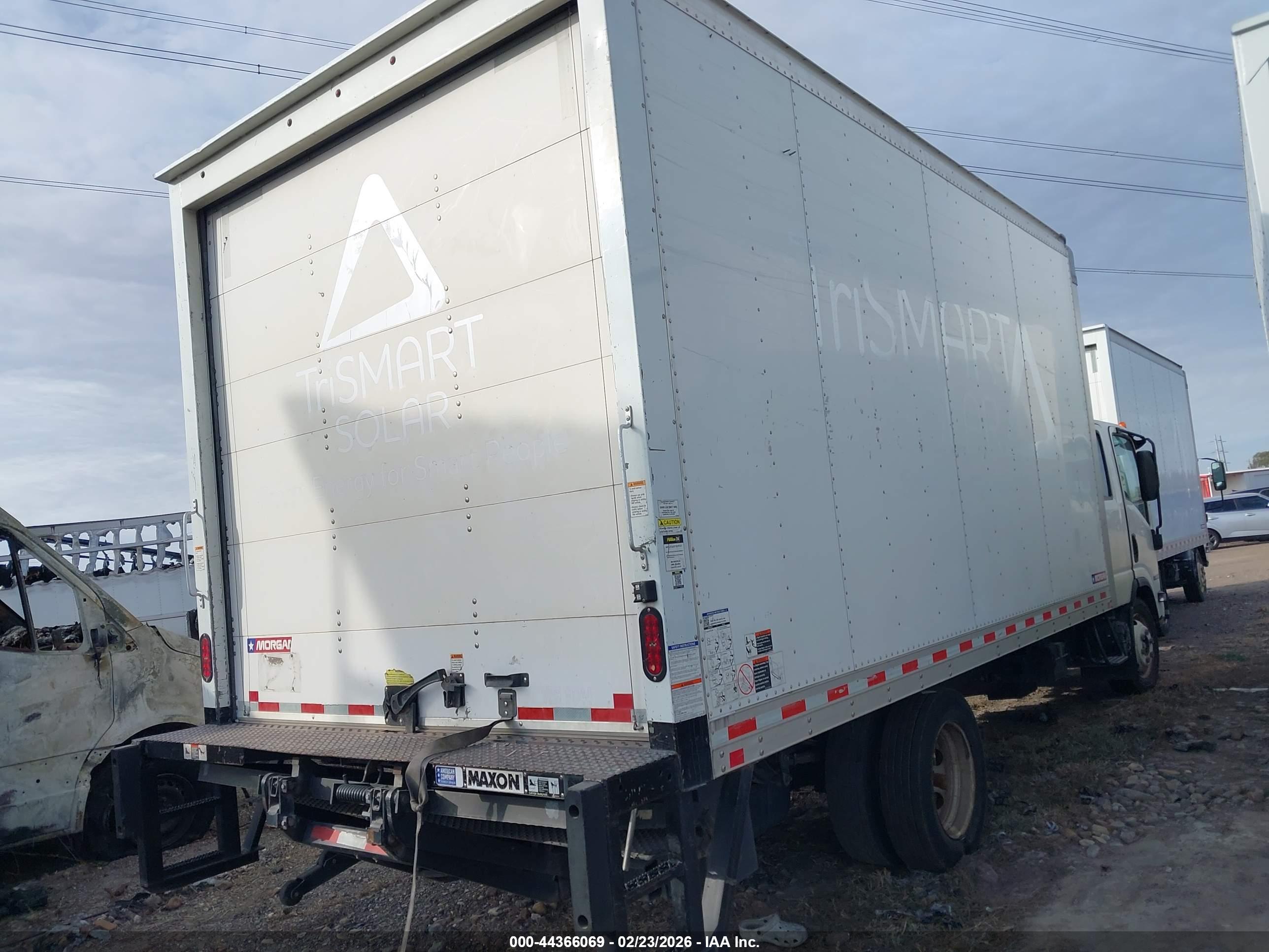 ISUZU NPR image 4