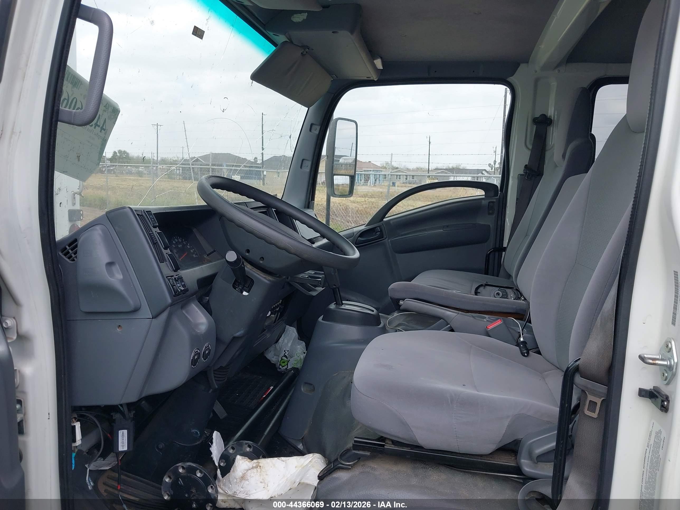 ISUZU NPR image 7