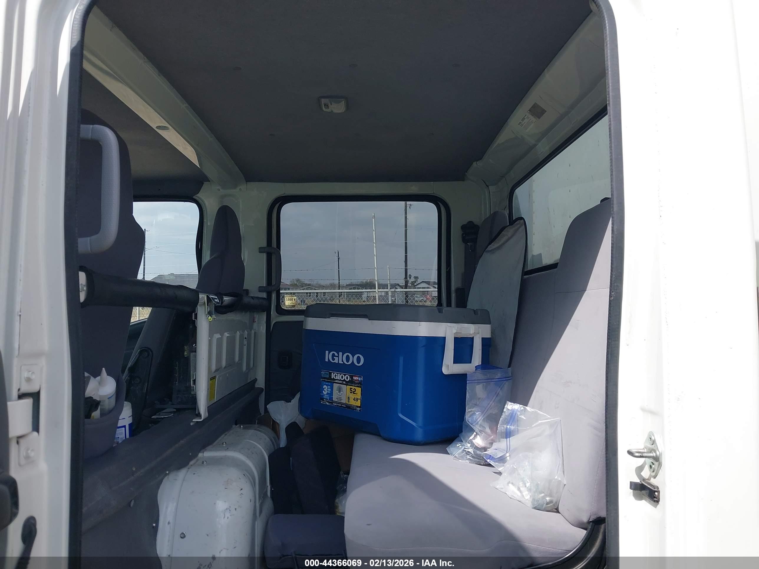 ISUZU NPR image 8