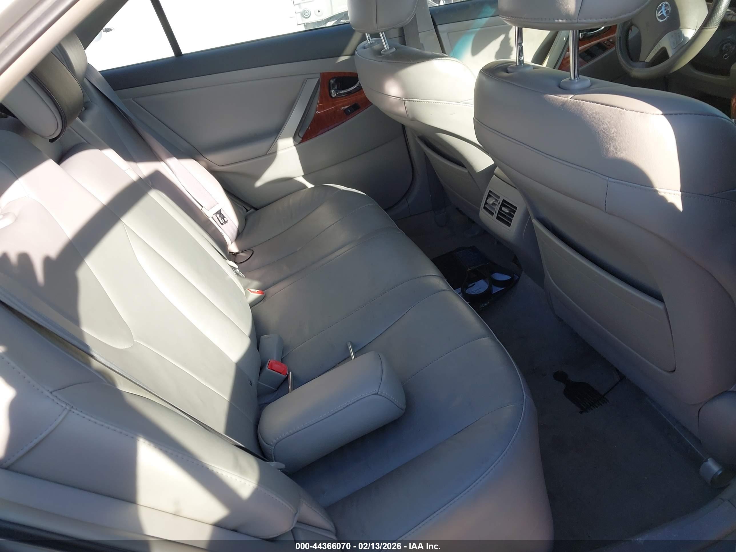 TOYOTA CAMRY image 8