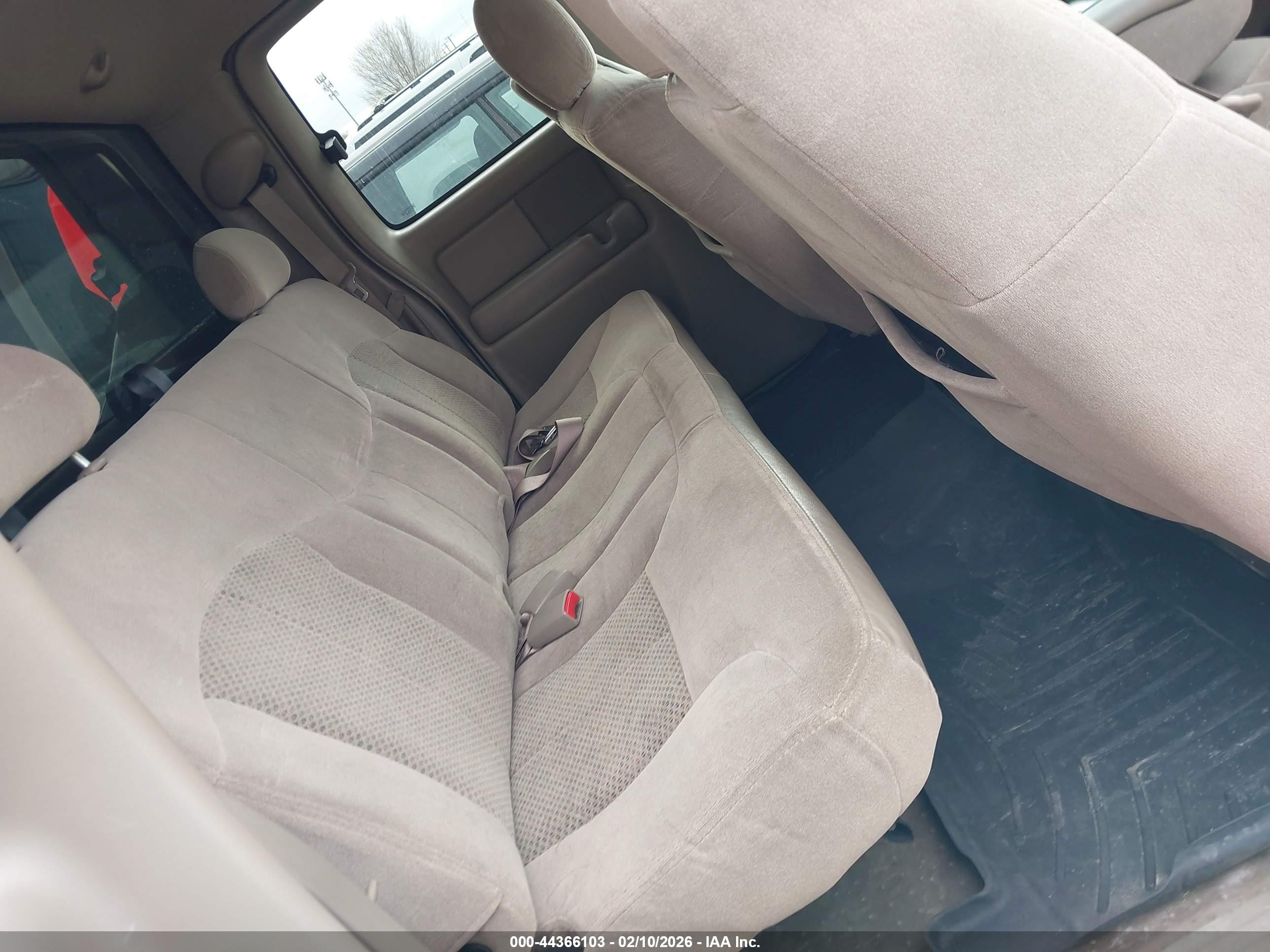 CHEVROLET SILVERADO image 8