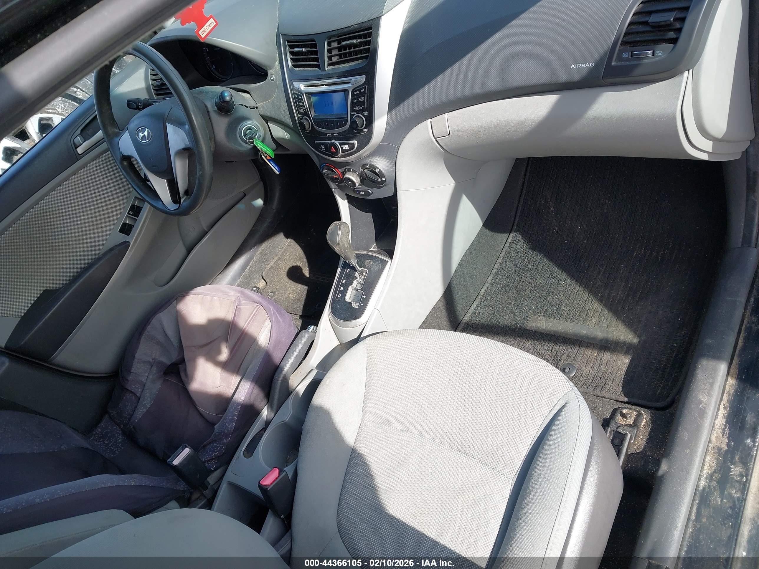 HYUNDAI ACCENT image 5