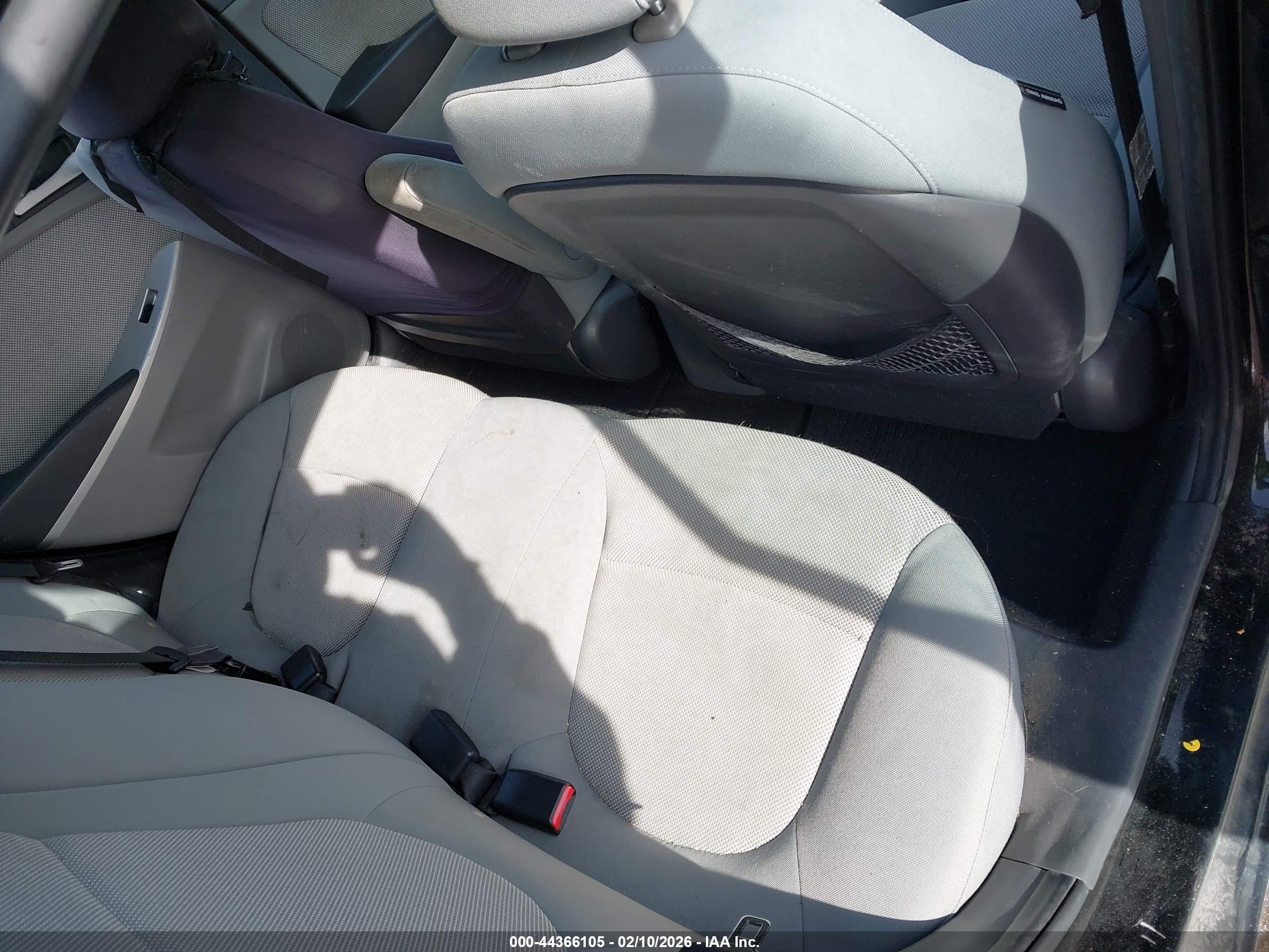 HYUNDAI ACCENT image 8