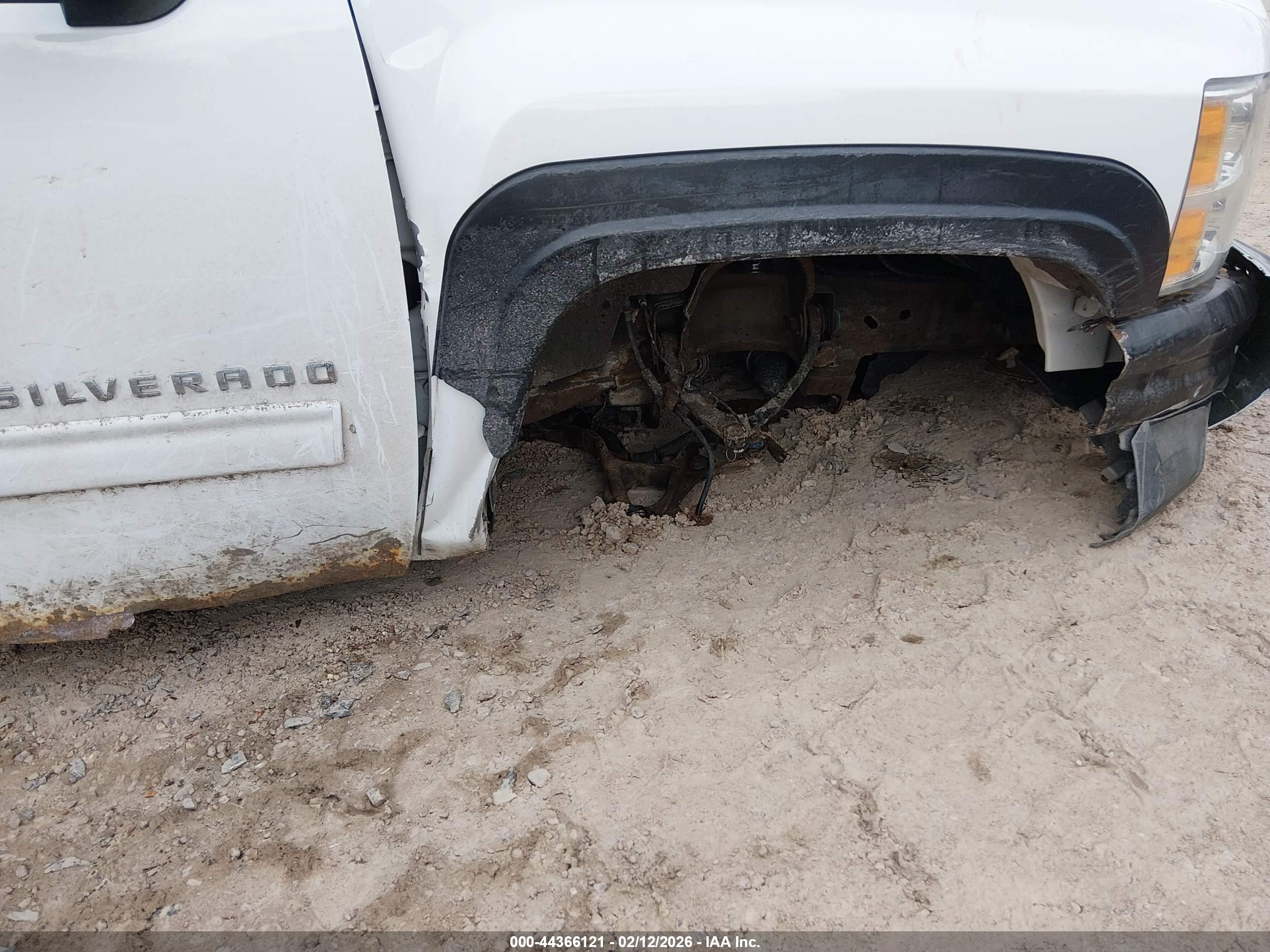 CHEVROLET SILVERADO image 6