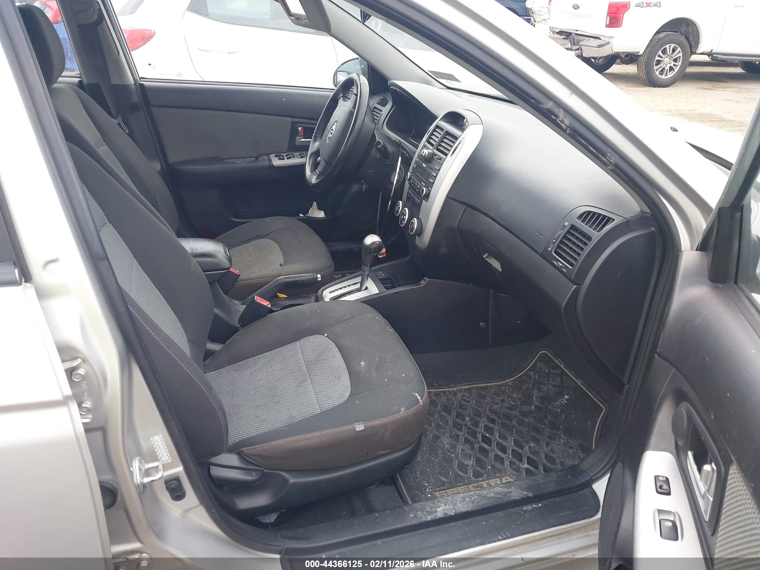KIA SPECTRA image 5