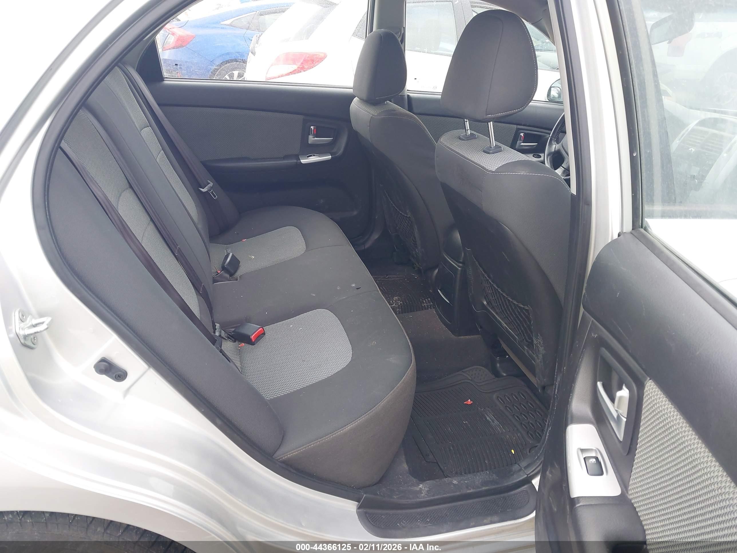 KIA SPECTRA image 8