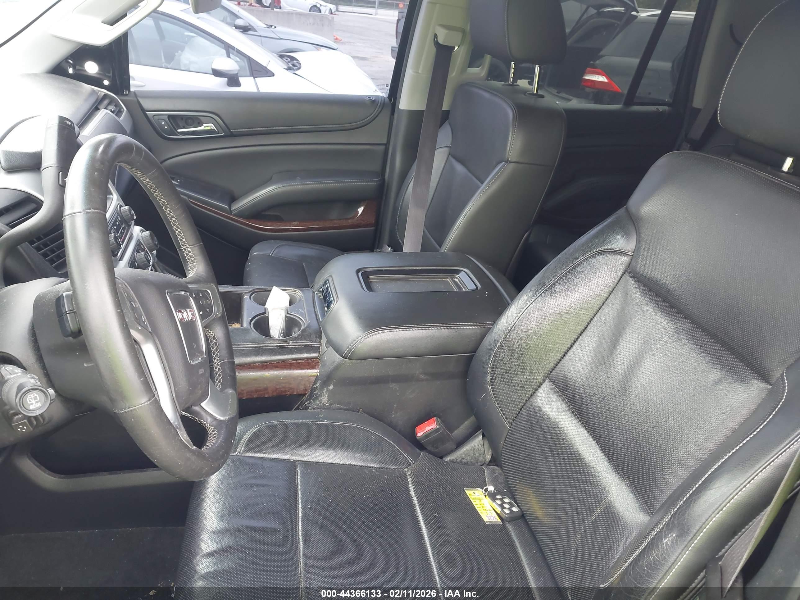 GMC YUKON image 5