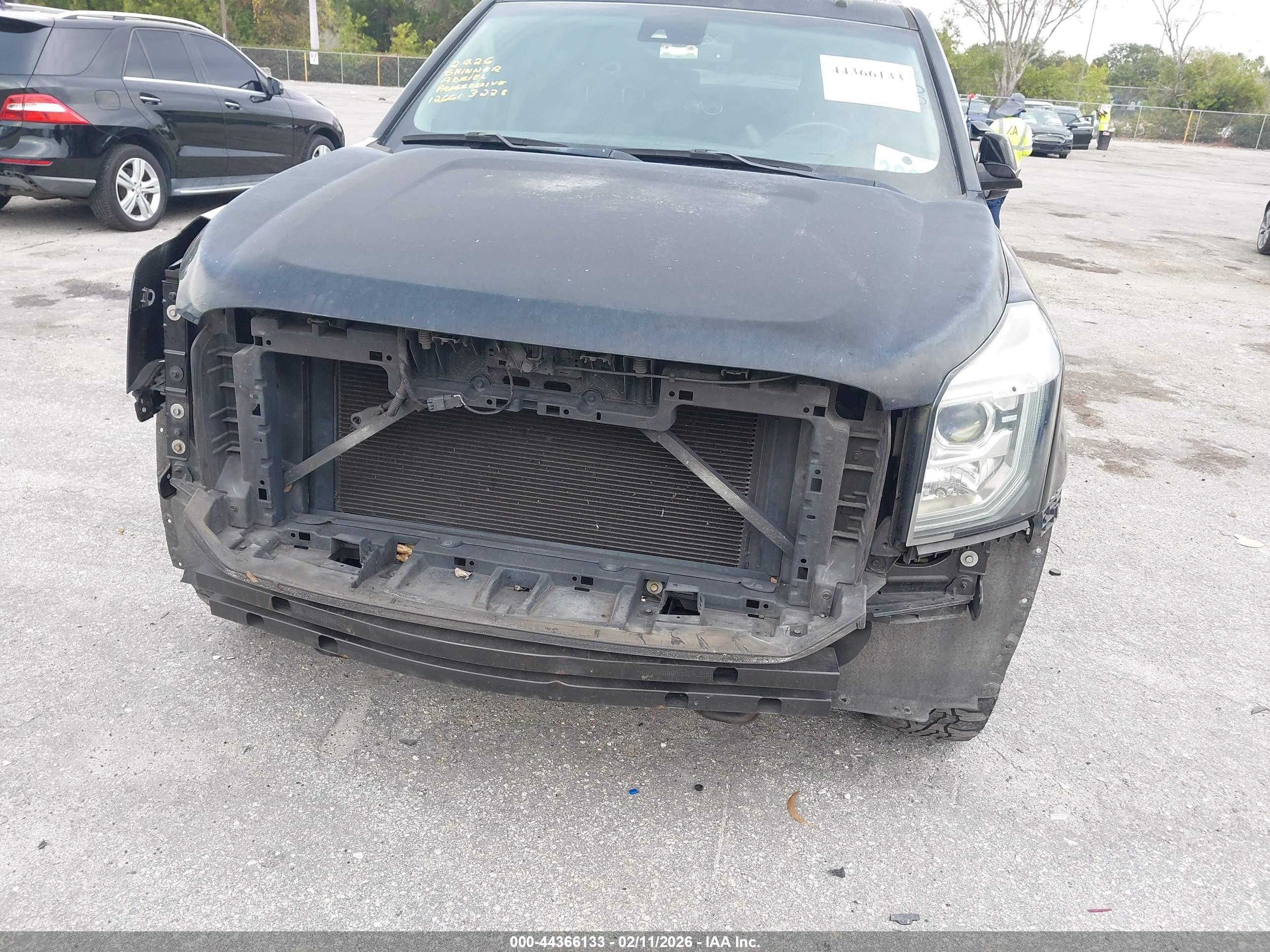 GMC YUKON image 6