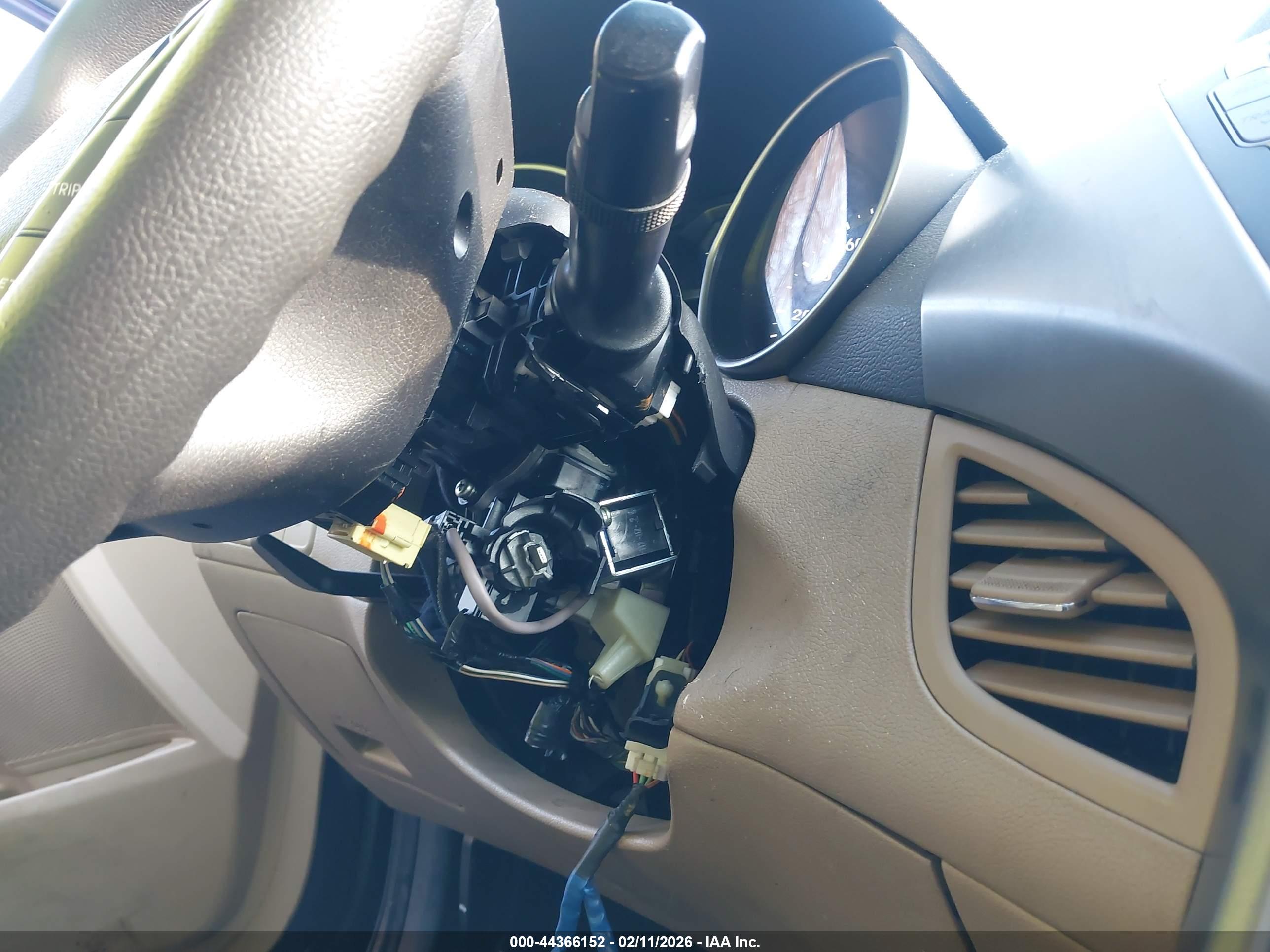 HYUNDAI ELANTRA image 11