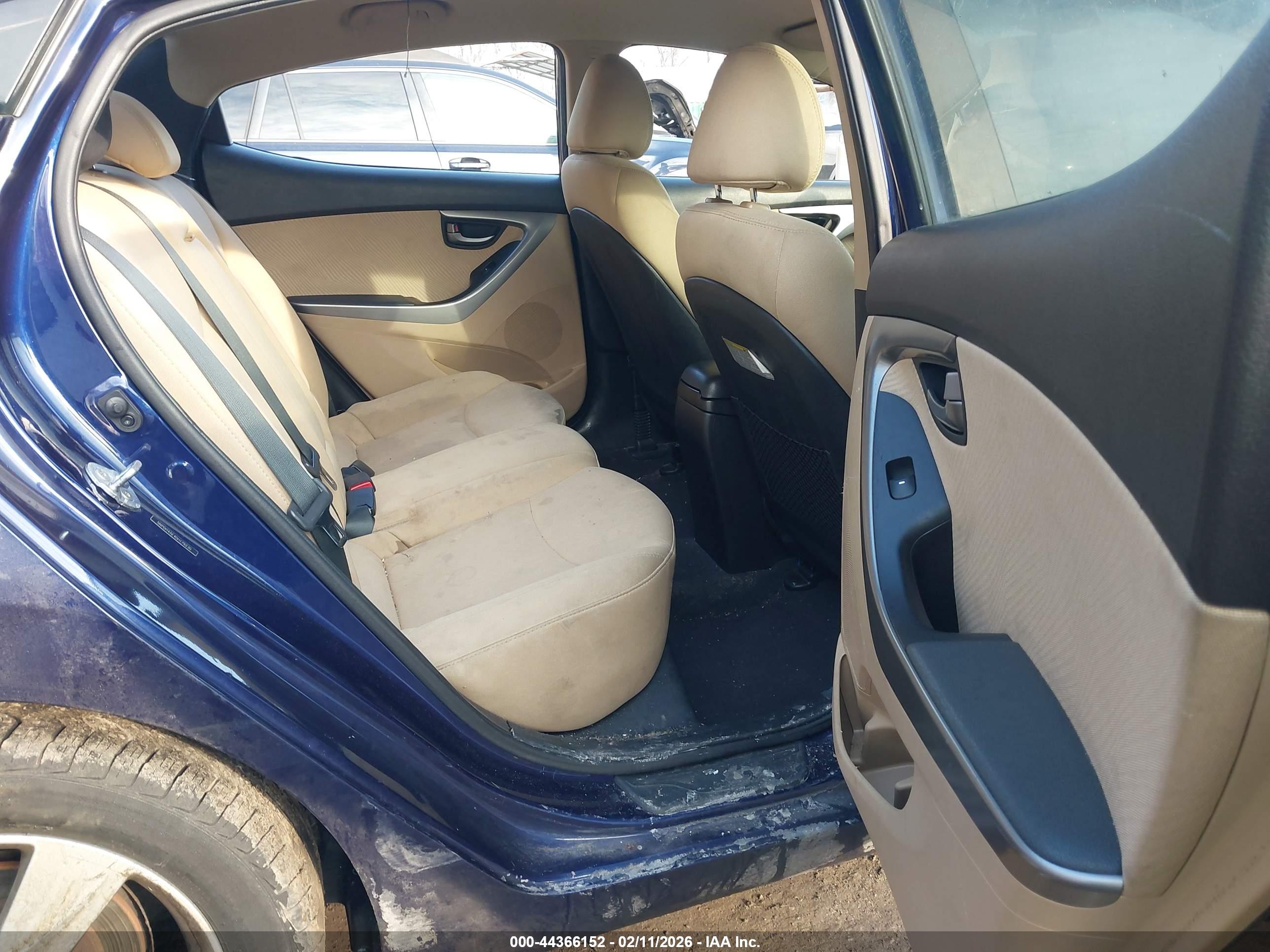 HYUNDAI ELANTRA image 8