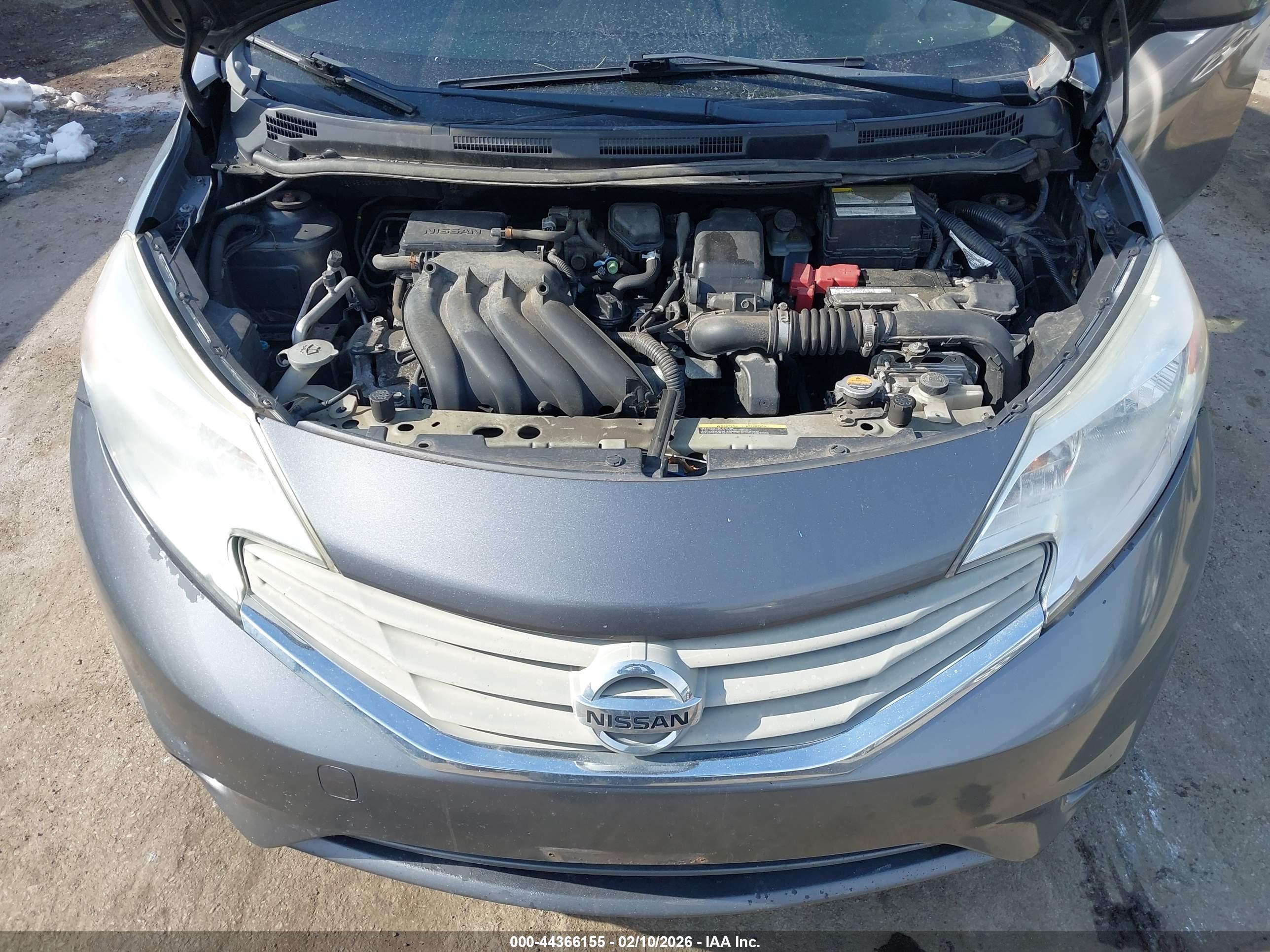 NISSAN VERSA image 10