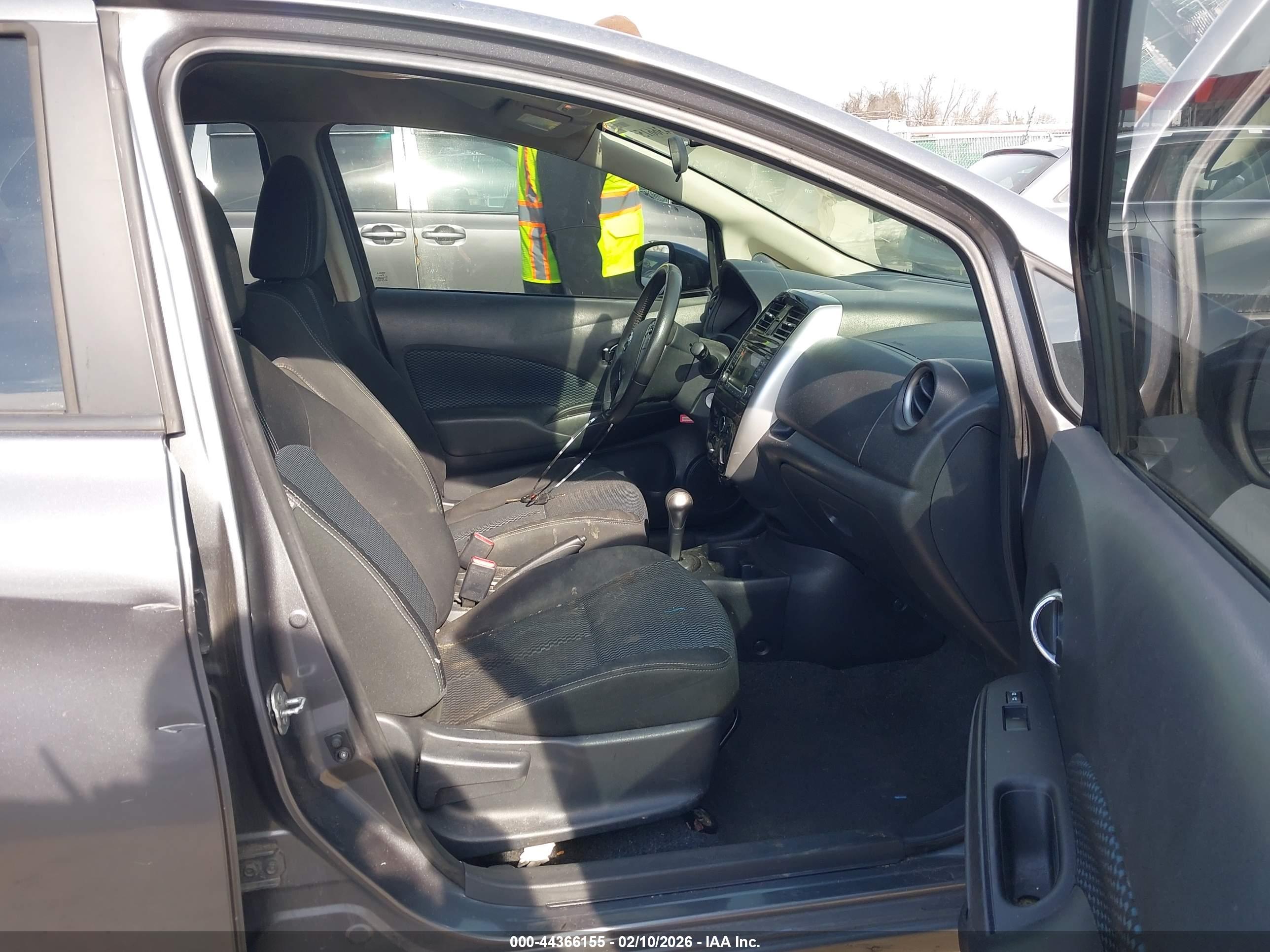 NISSAN VERSA image 5