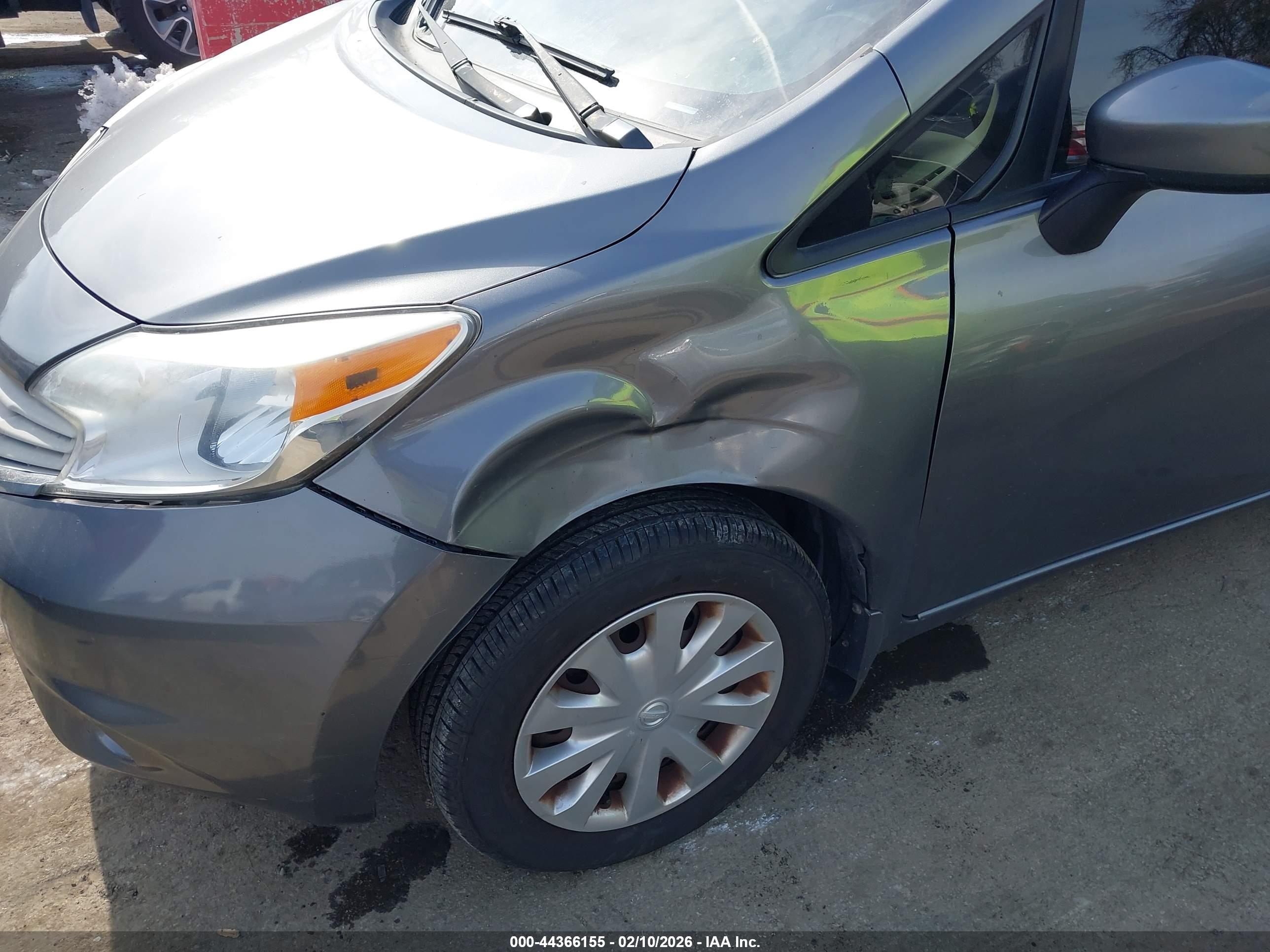 NISSAN VERSA image 6