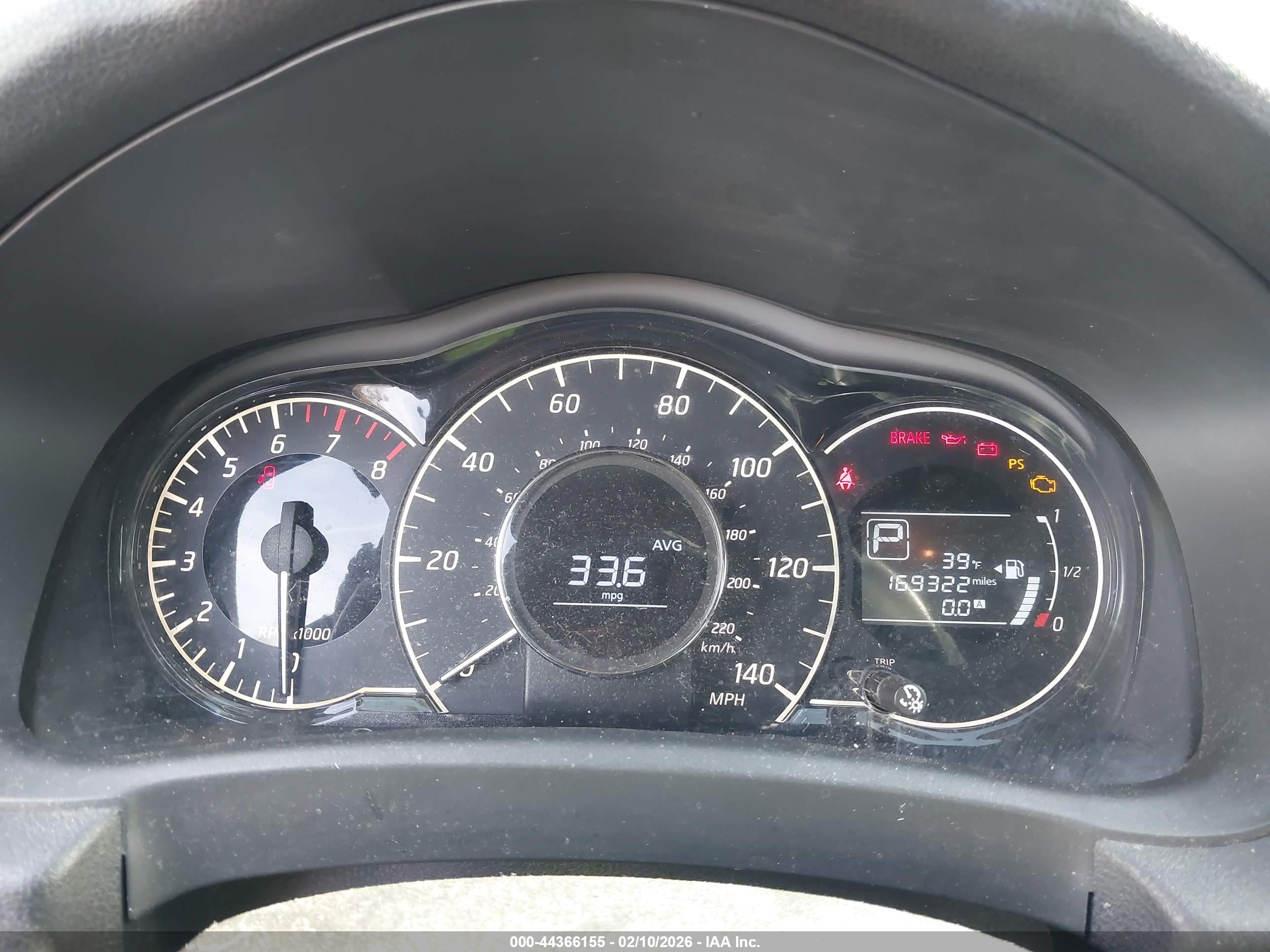NISSAN VERSA image 7