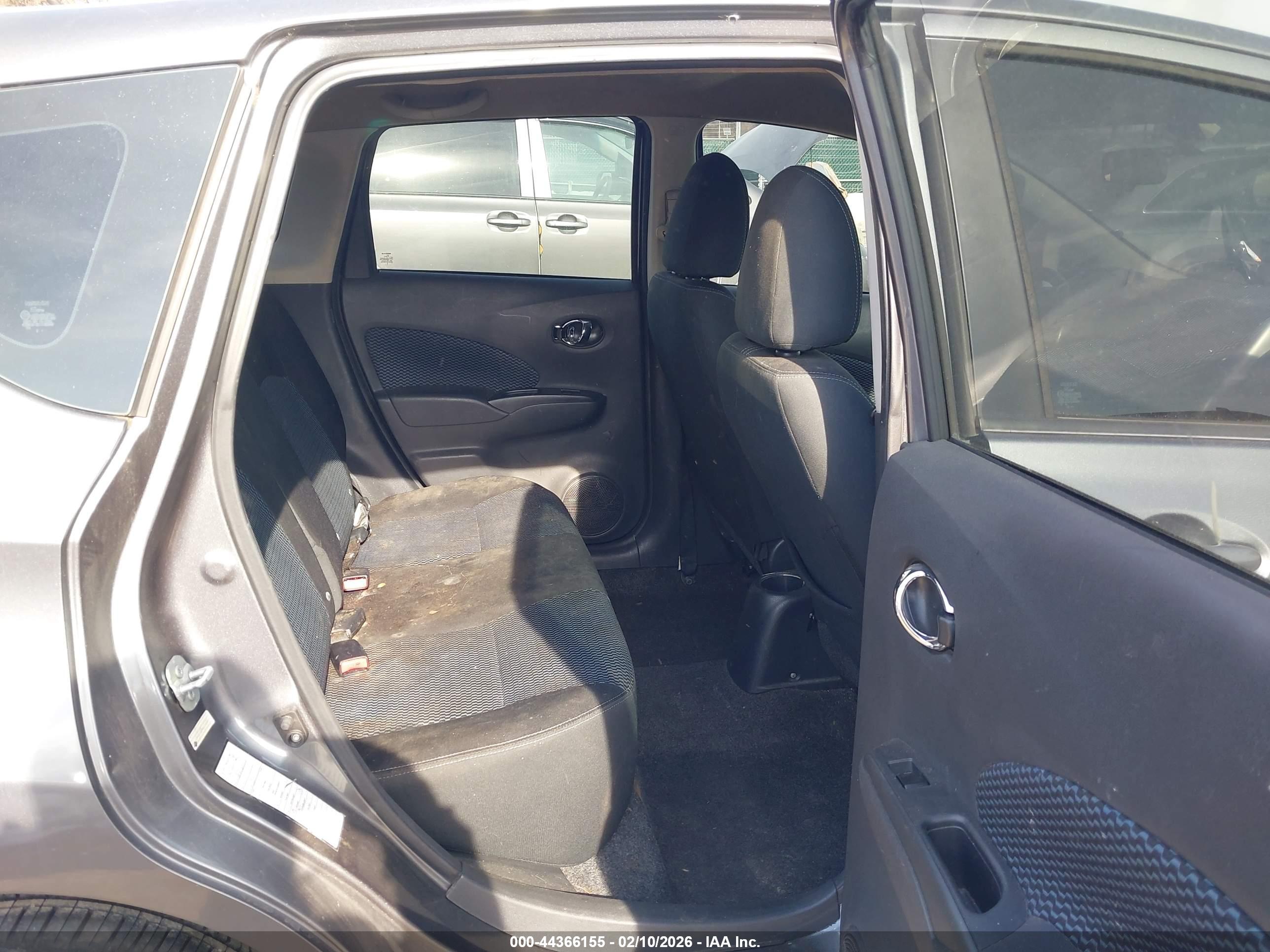 NISSAN VERSA image 8