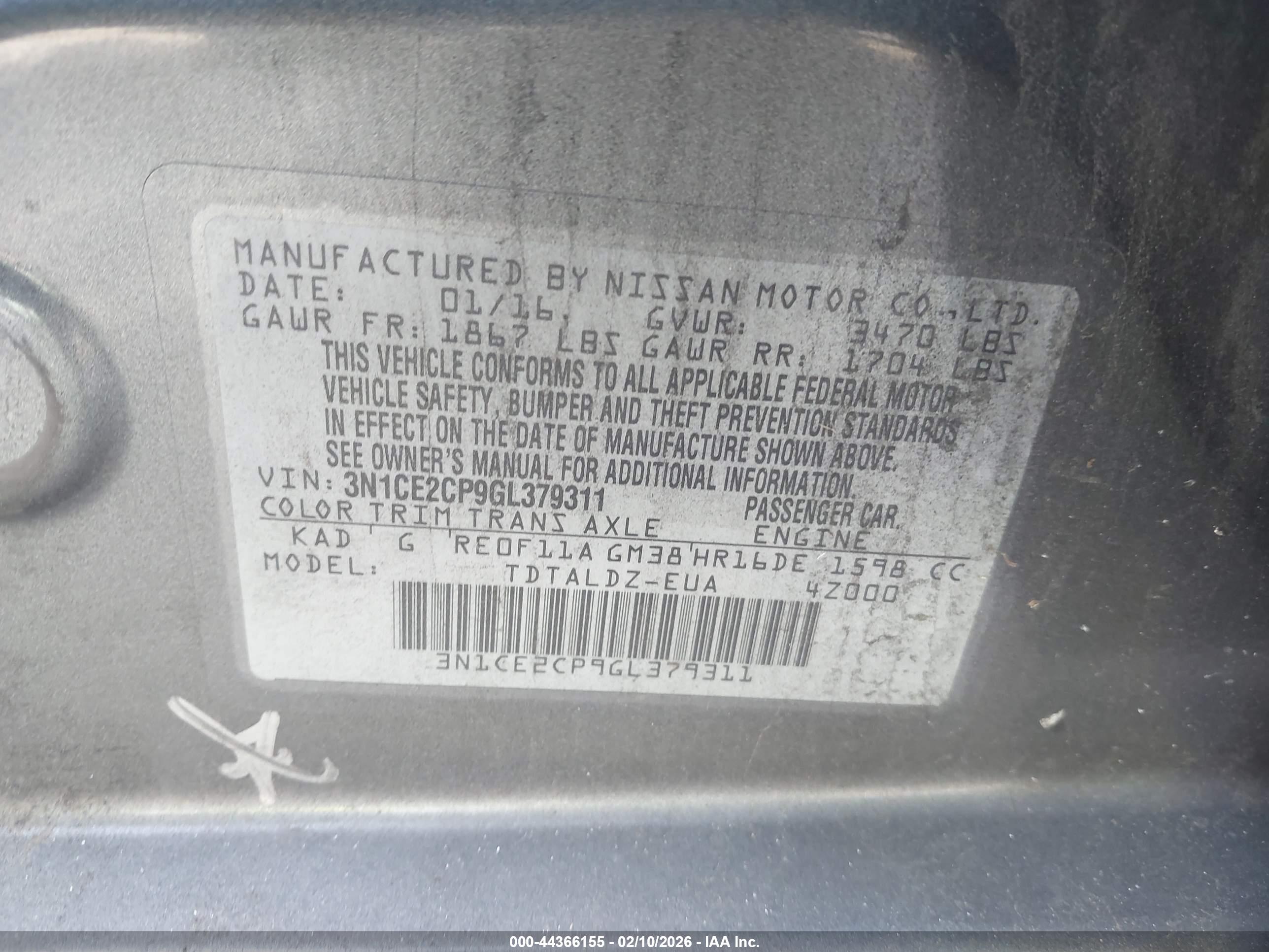 NISSAN VERSA image 9