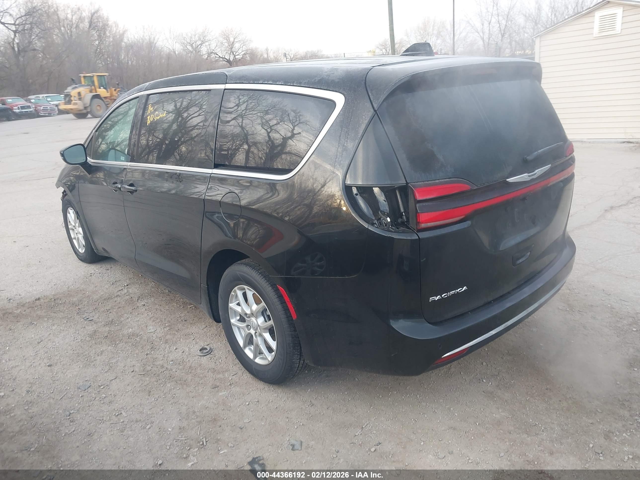 CHRYSLER PACIFICA image 3