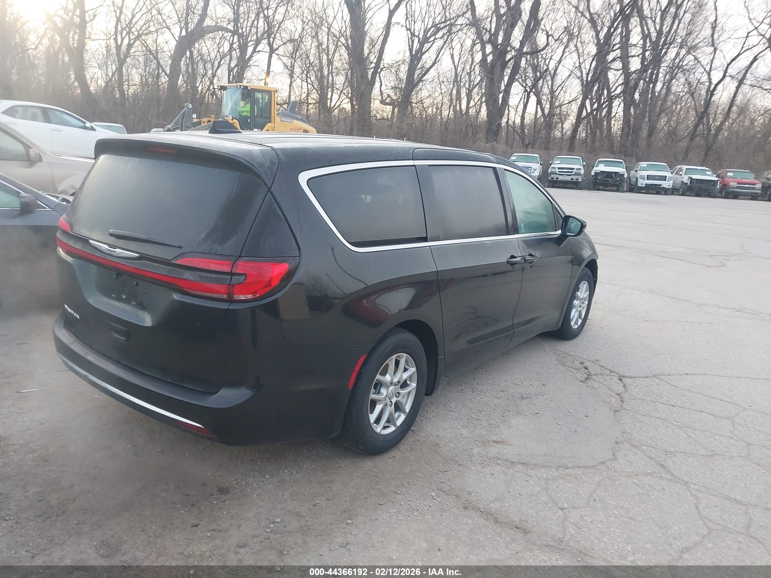 CHRYSLER PACIFICA image 4