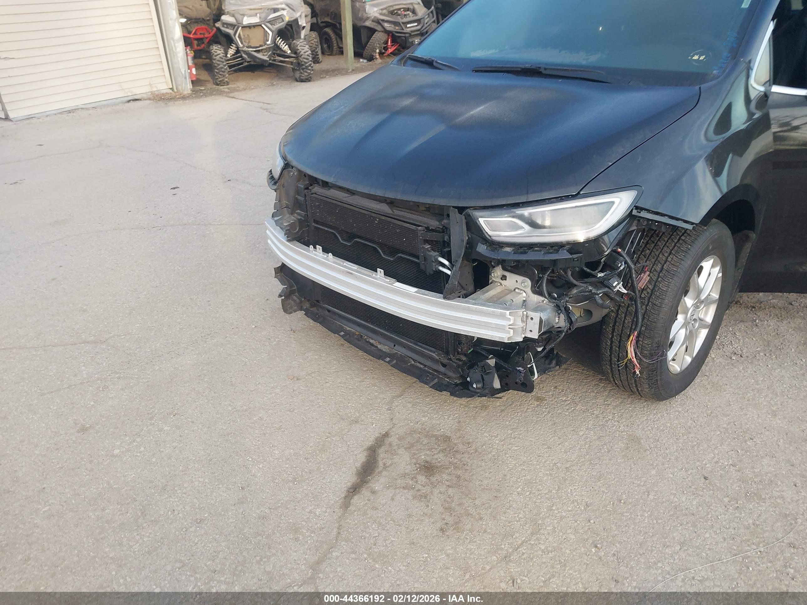 CHRYSLER PACIFICA image 6