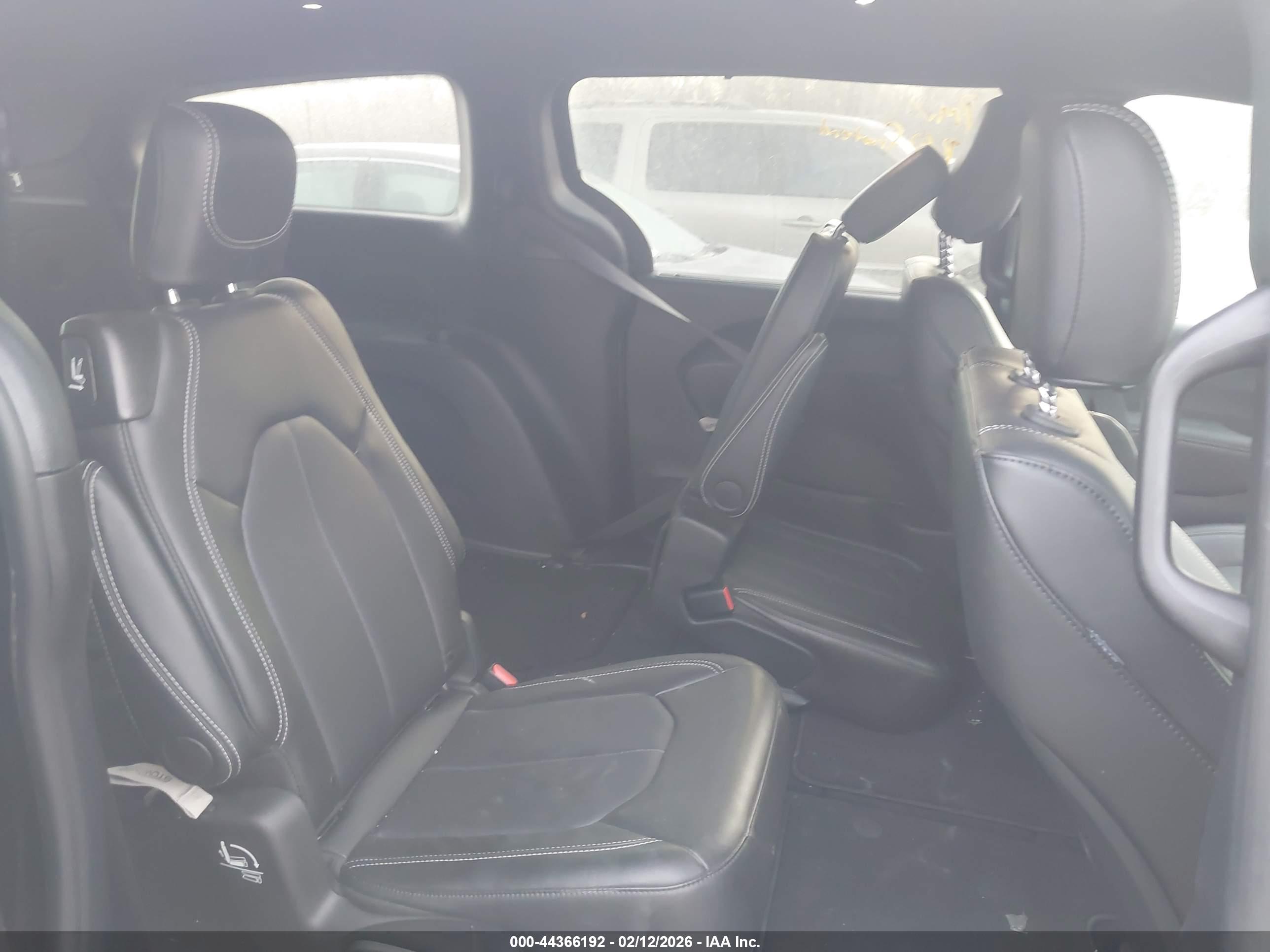 CHRYSLER PACIFICA image 8