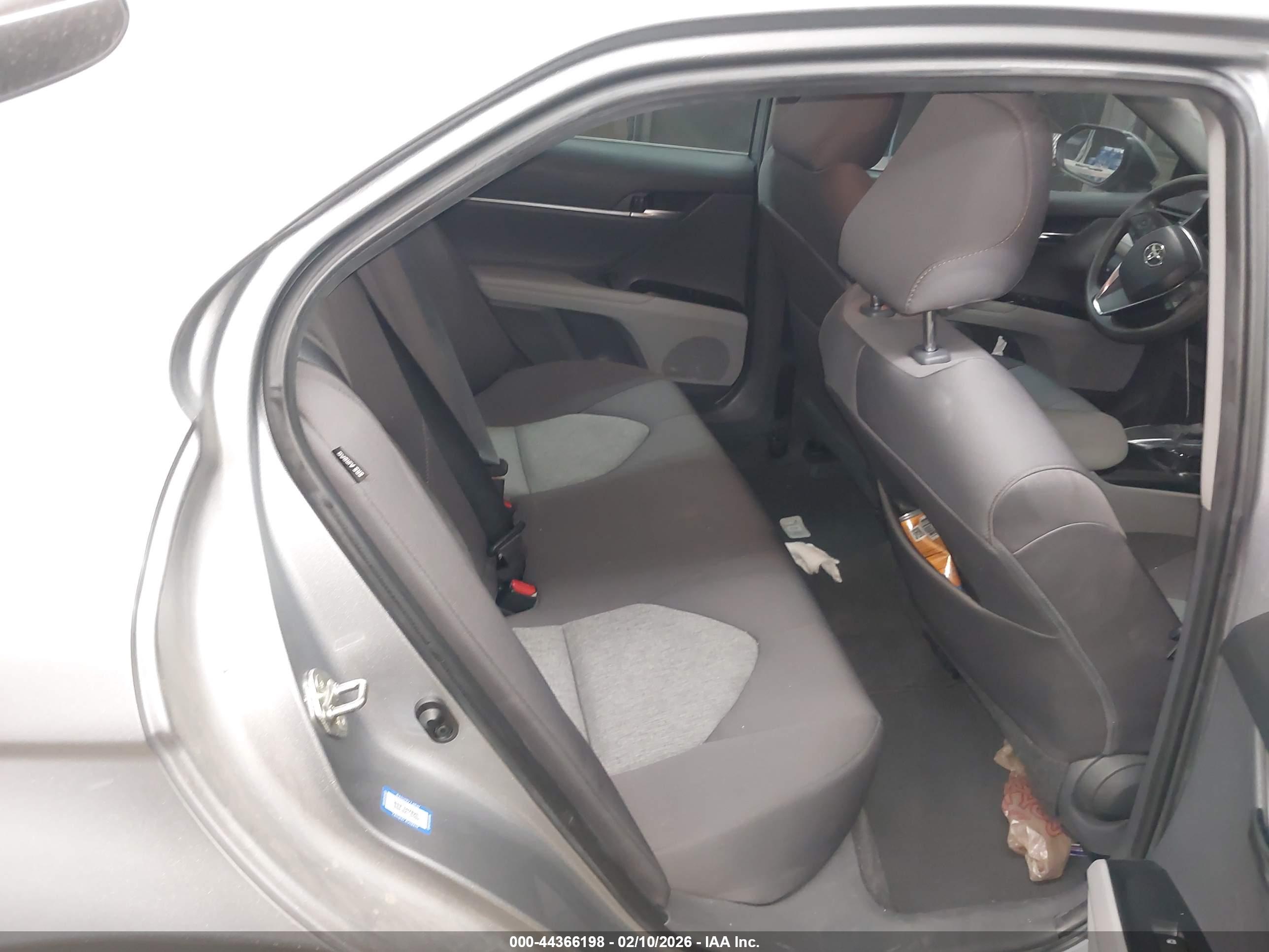 TOYOTA CAMRY image 8
