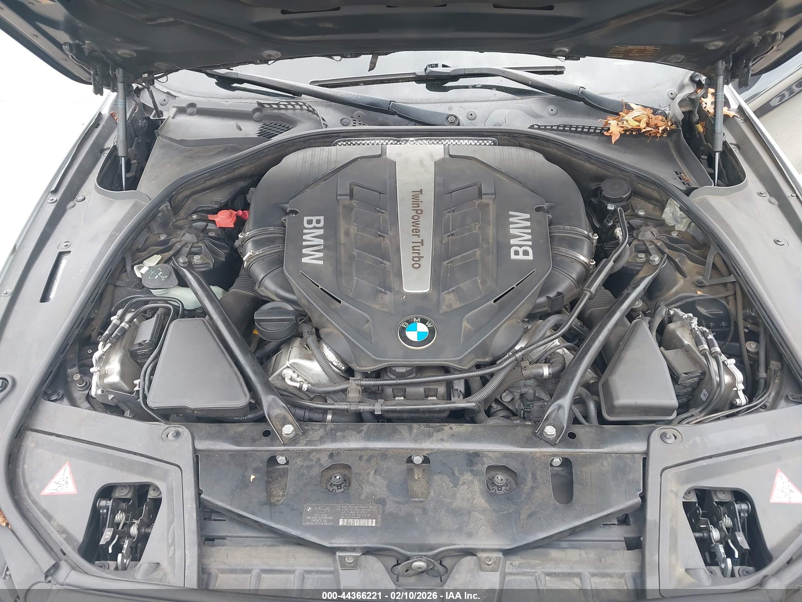 BMW 550I image 10