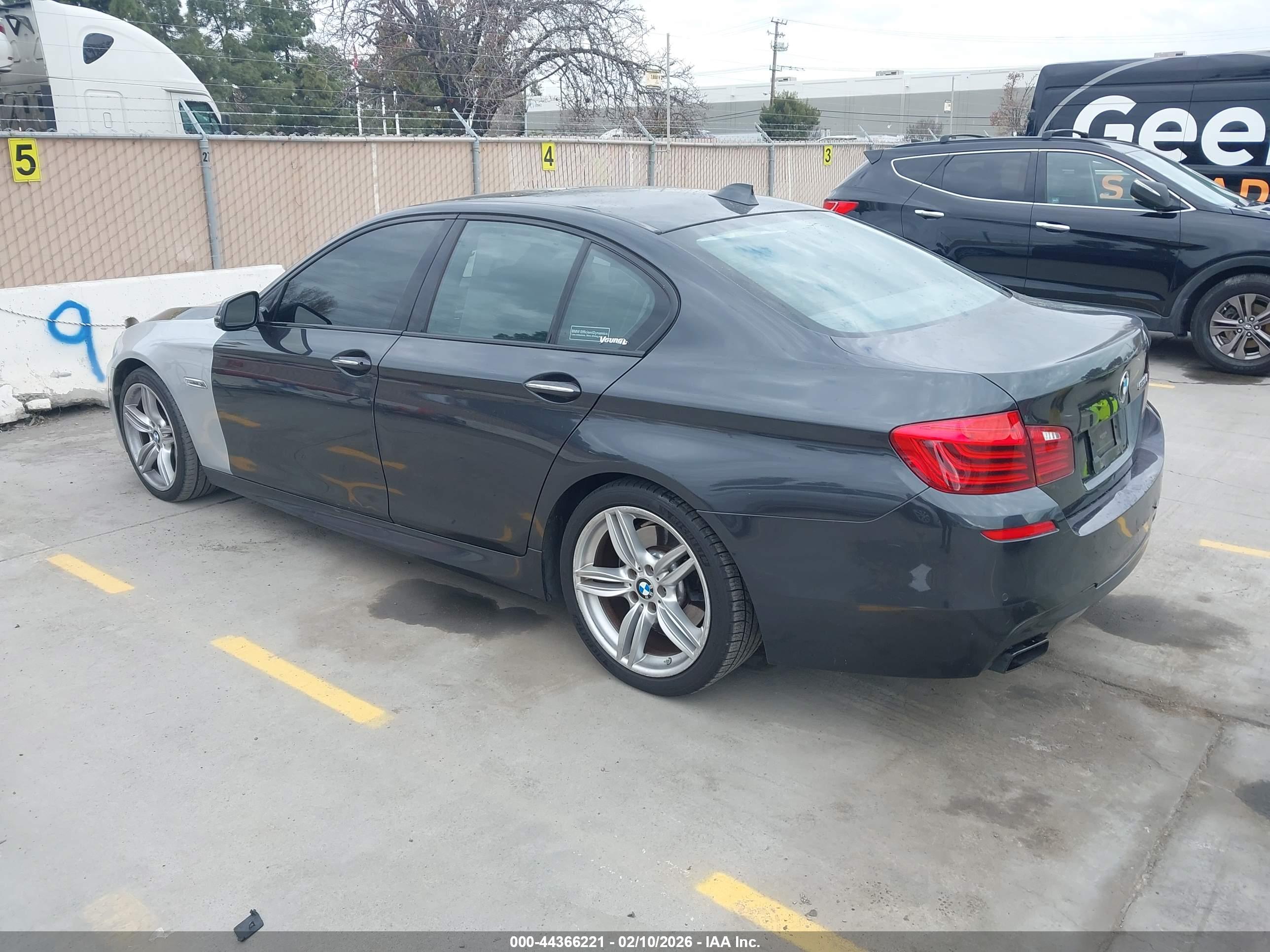 BMW 550I image 3