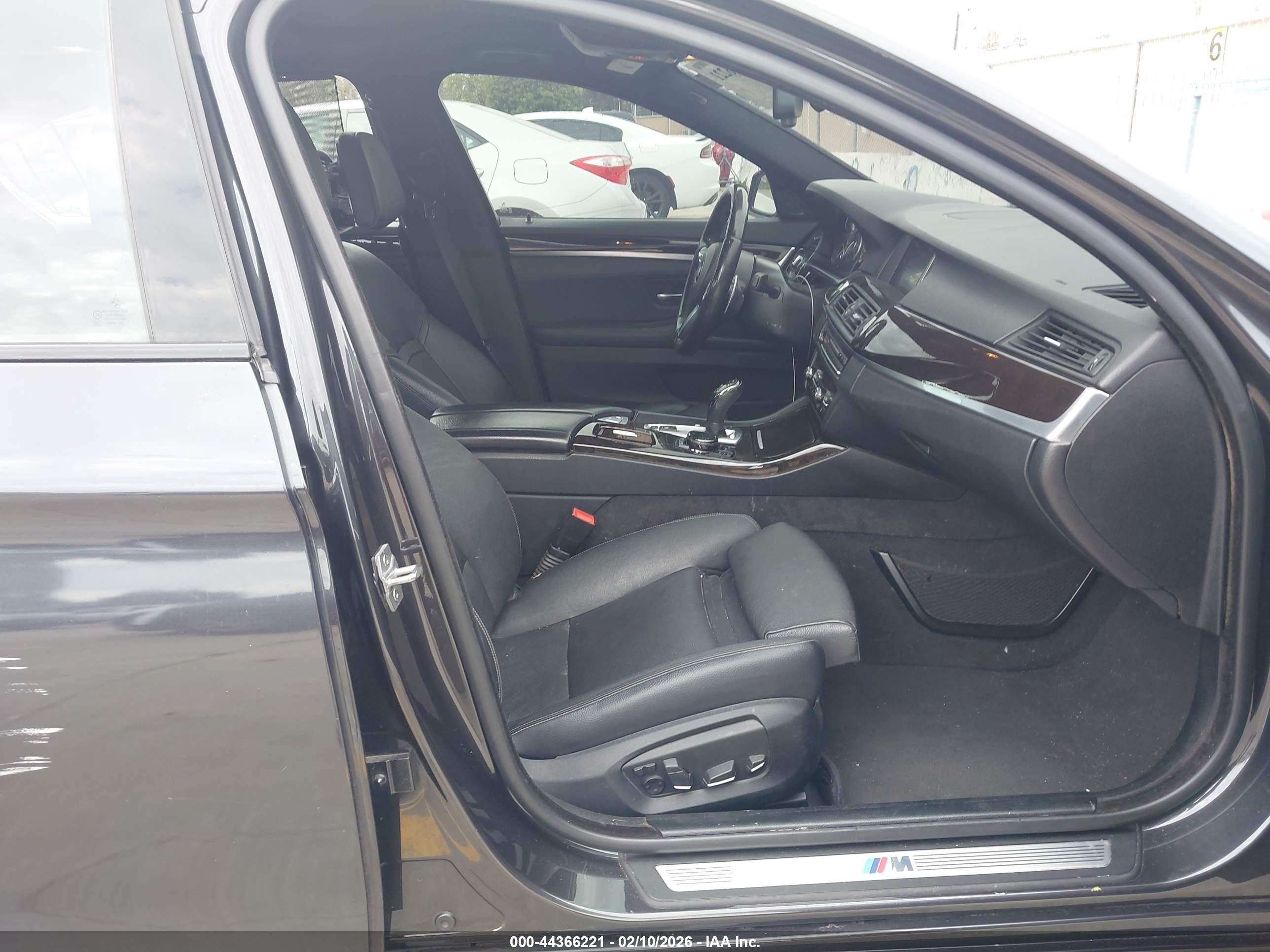 BMW 550I image 5